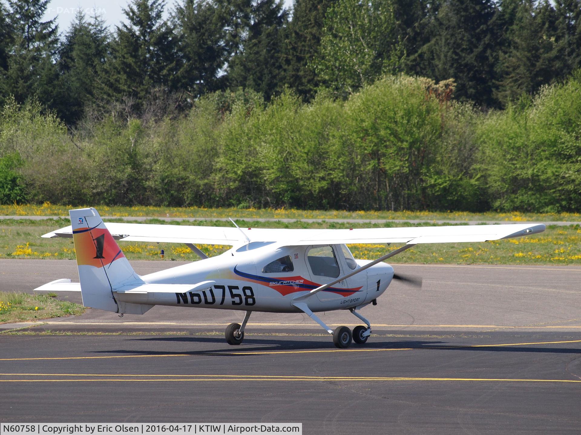 N60758, 2012 Cessna 162 Skycatcher C/N 16200216, Cessna 162 at the Tacoma Narrows Airport.