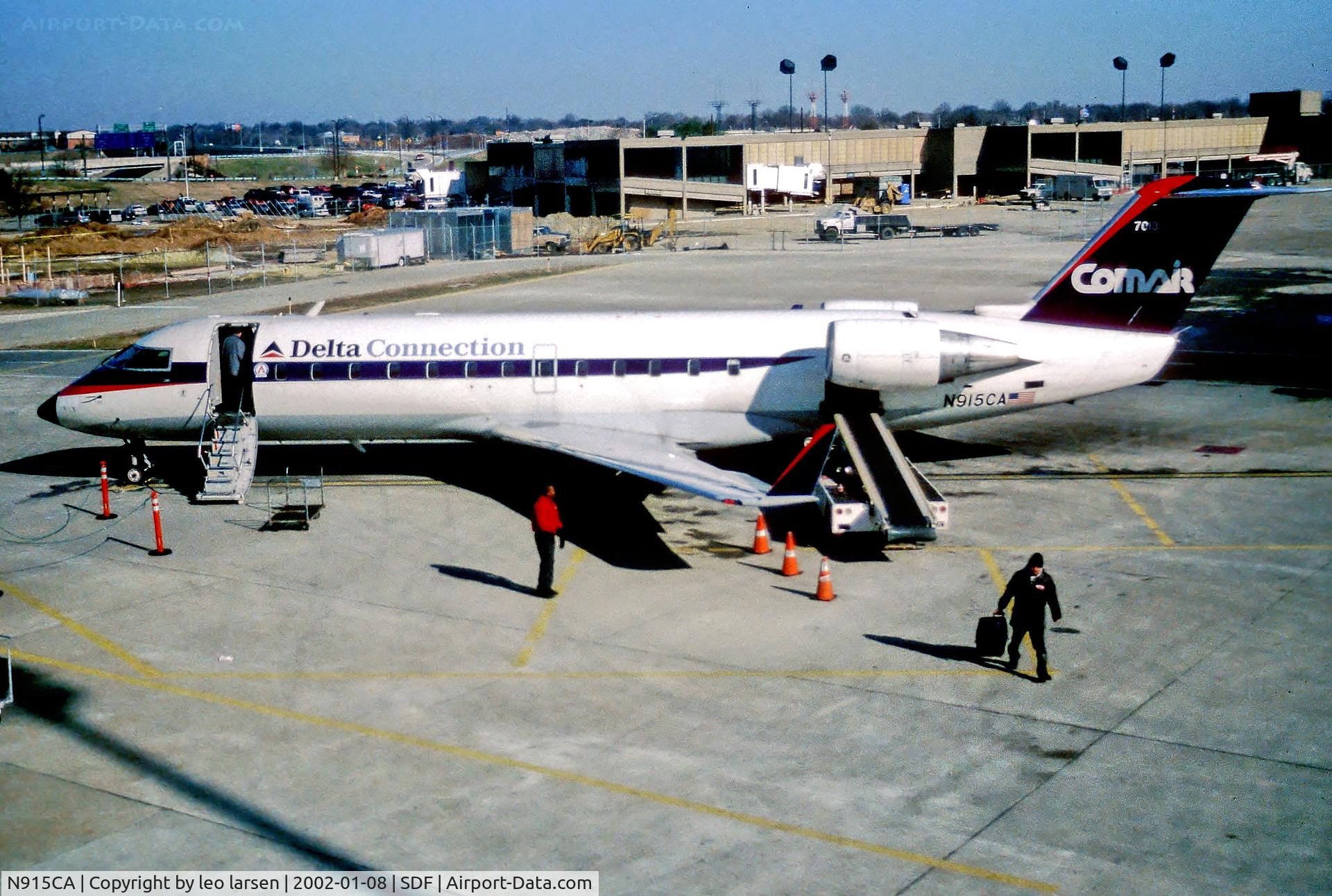 N915CA, 1993 Canadair CRJ-100ER (CL-600-2B19) C/N 7013, Louisville SDF 8.1.02