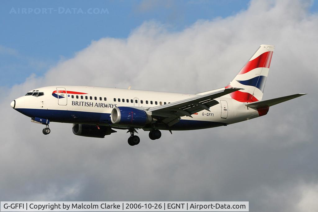G-GFFI, 1995 Boeing 737-528 C/N 27425, Boeing 737-528 on approach to Newcastle Airport, October 2006.