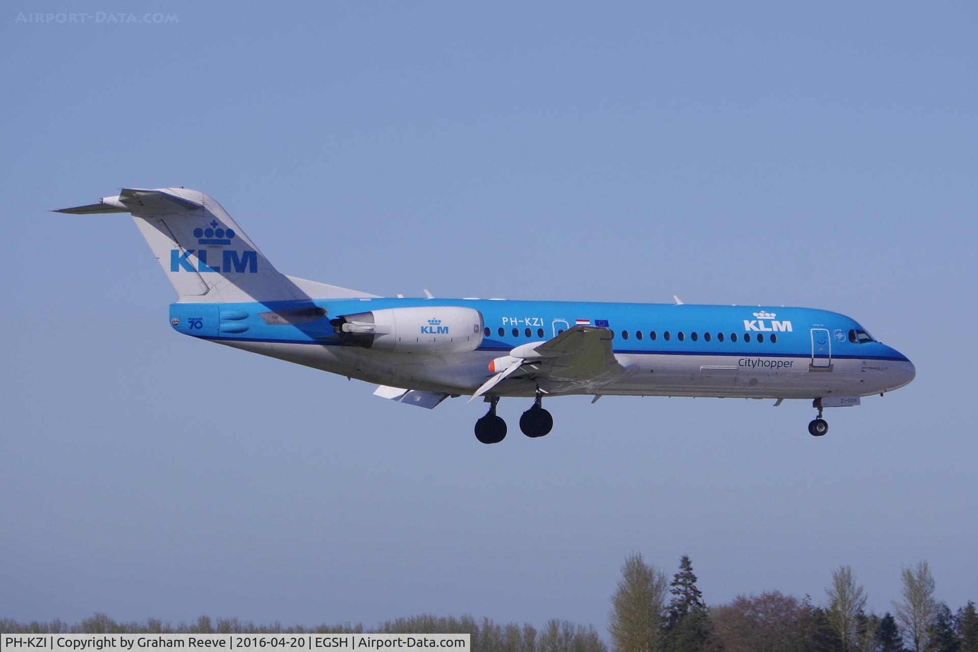 PH-KZI, 1997 Fokker 70 (F-28-0070) C/N 11579, Landing at Norwich.