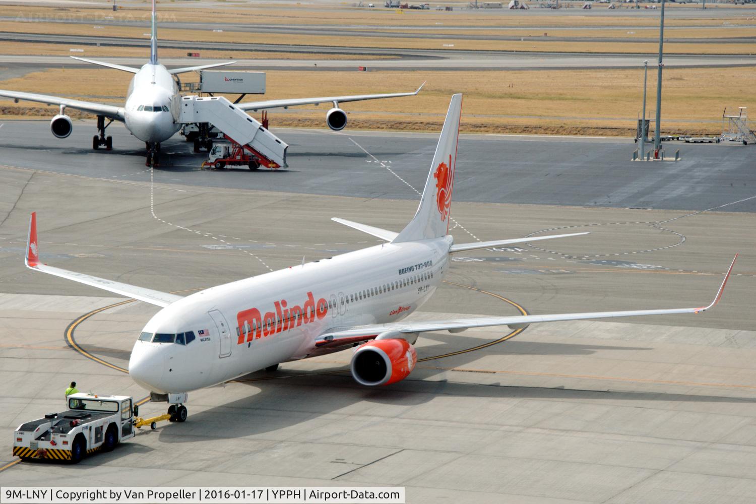9M-LNY, 2015 Boeing 737-8GP C/N 39871, Boeing 737-8GP of Malindo Air being pushed back from the gate at Perth airport, Western Australia