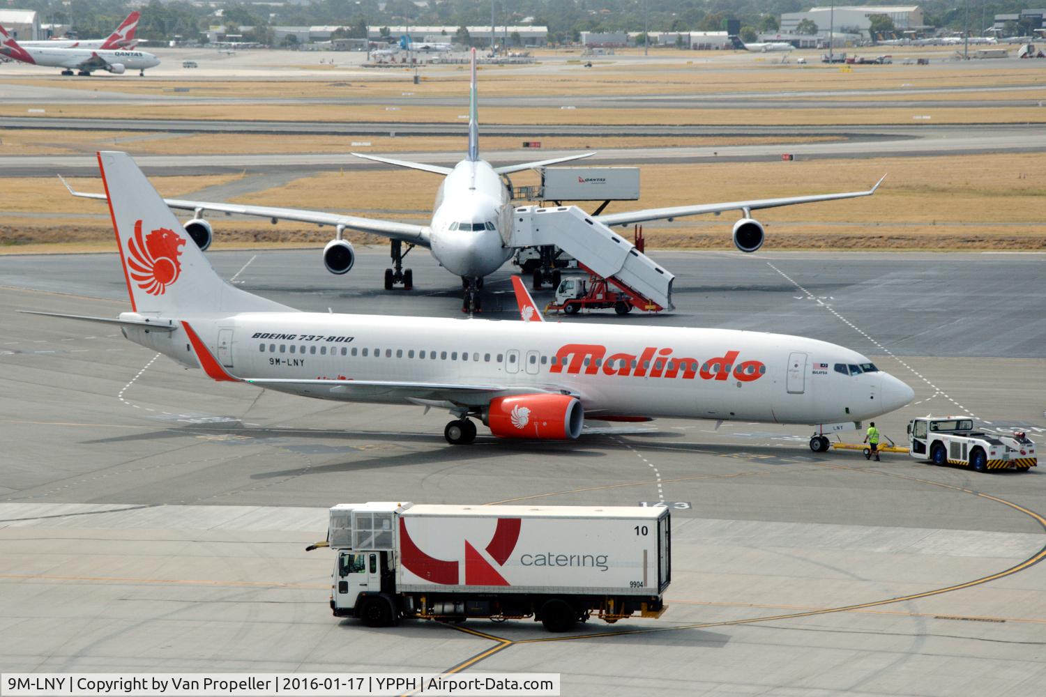 9M-LNY, 2015 Boeing 737-8GP C/N 39871, Boeing 737-8GP of Malindo Air on the platform of Perth airport, Western Australia