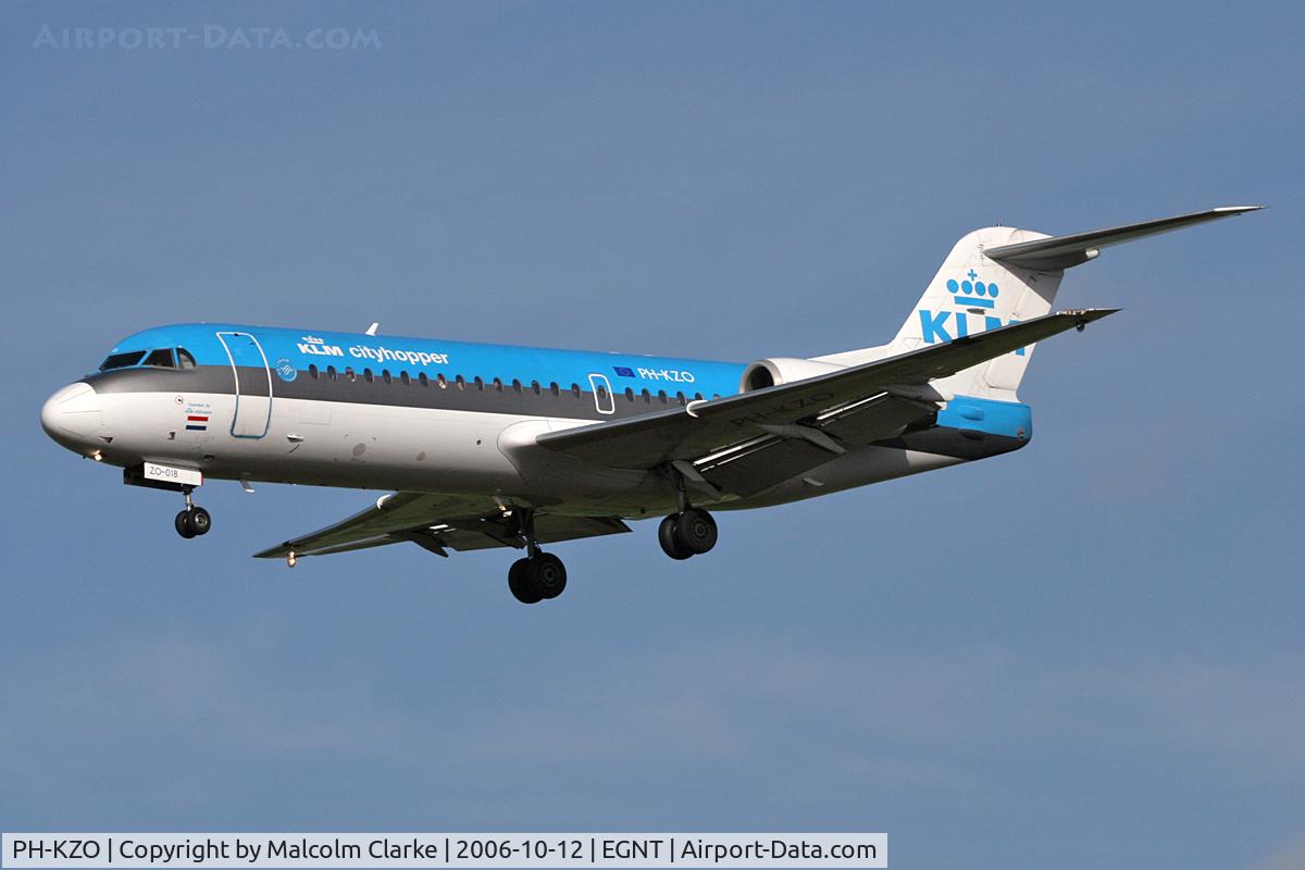 PH-KZO, 1995 Fokker 70 (F-28-0070) C/N 11538, 737-33A(QC) on approach to 25 at Newcastle Airport, October 2006.