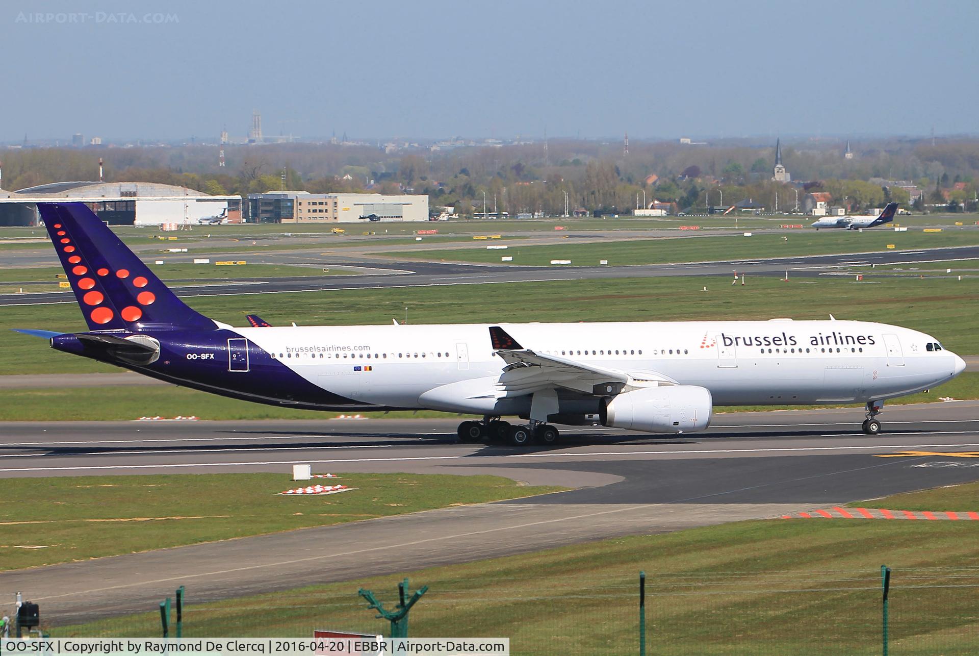 OO-SFX, 2010 Airbus A330-343X C/N 1085, Take off on rwy 07R.
