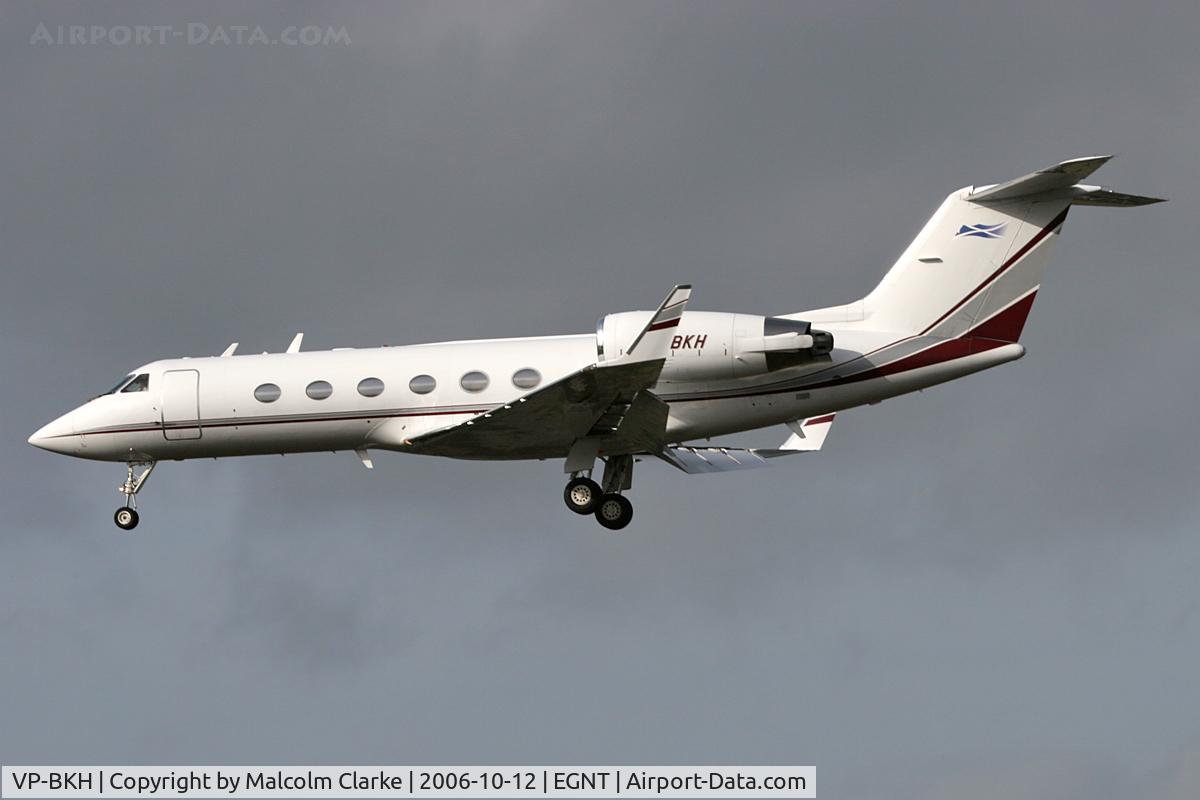 VP-BKH, 1987 Gulfstream G-IV C/N 1029, Gulfstream Aerospace Gulfstream IV on approach to 25 at Newcastle Airport, October 2006.