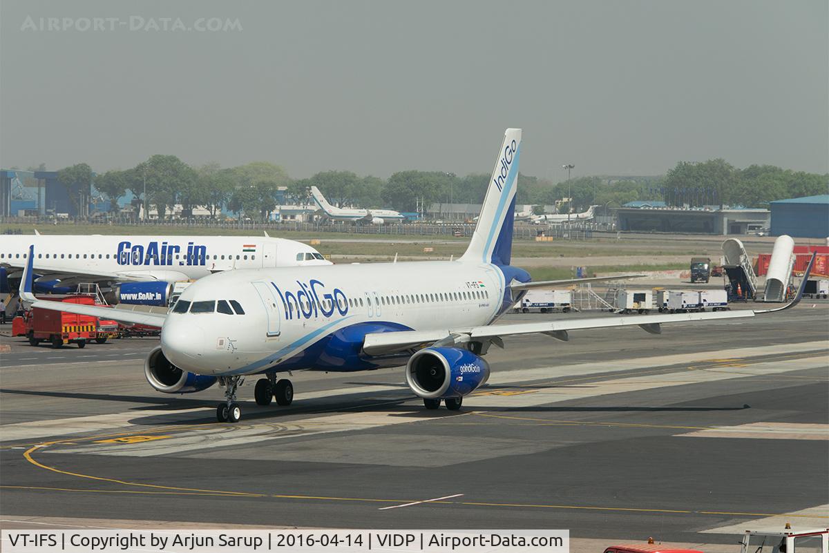 VT-IFS, 2013 Airbus A320-232 C/N 5727, Taxiing out for departure from IGIA T-1.