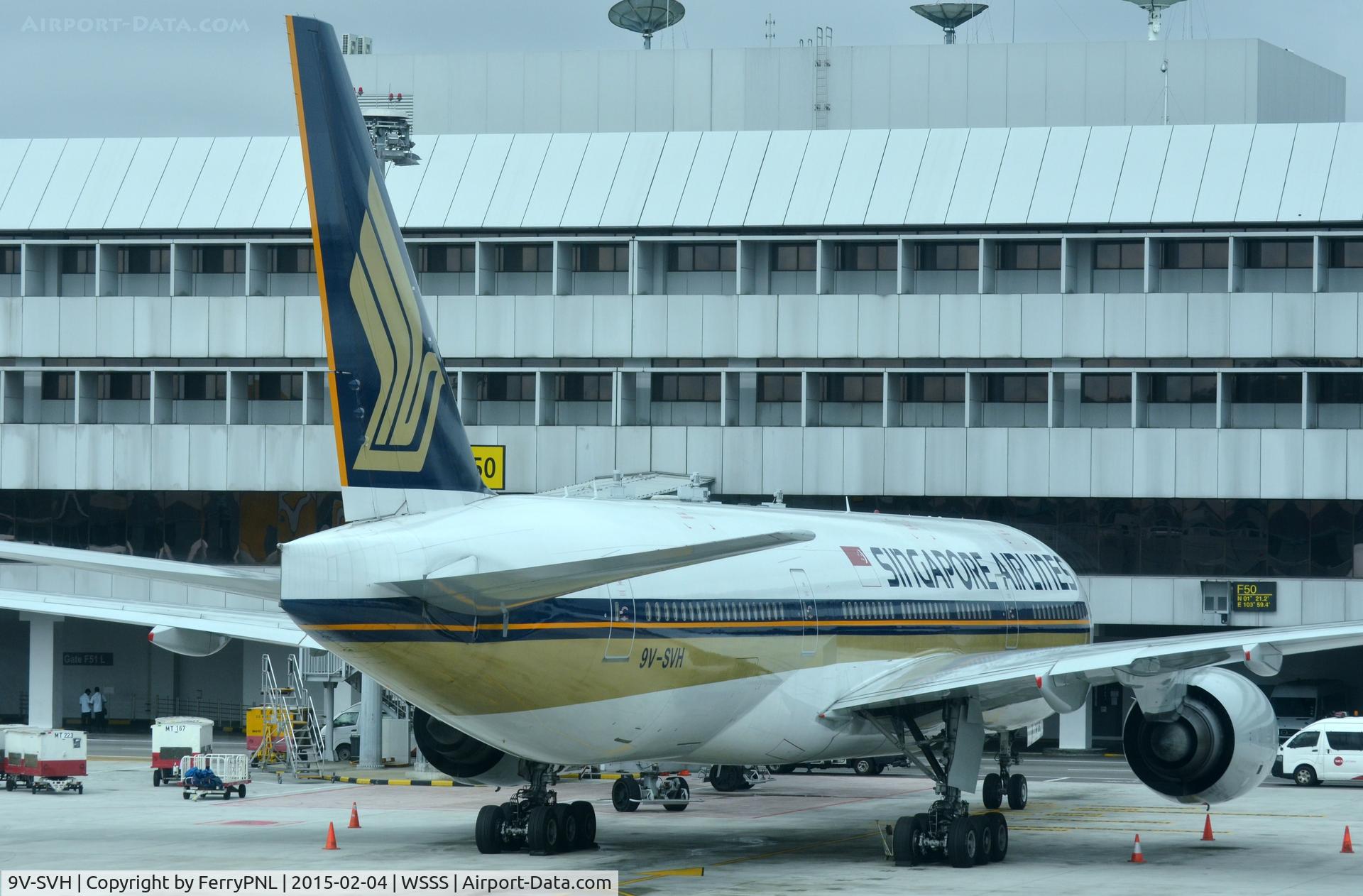 9V-SVH, 2002 Boeing 777-212/ER C/N 28532, Singapore B772 at its gate in SIN