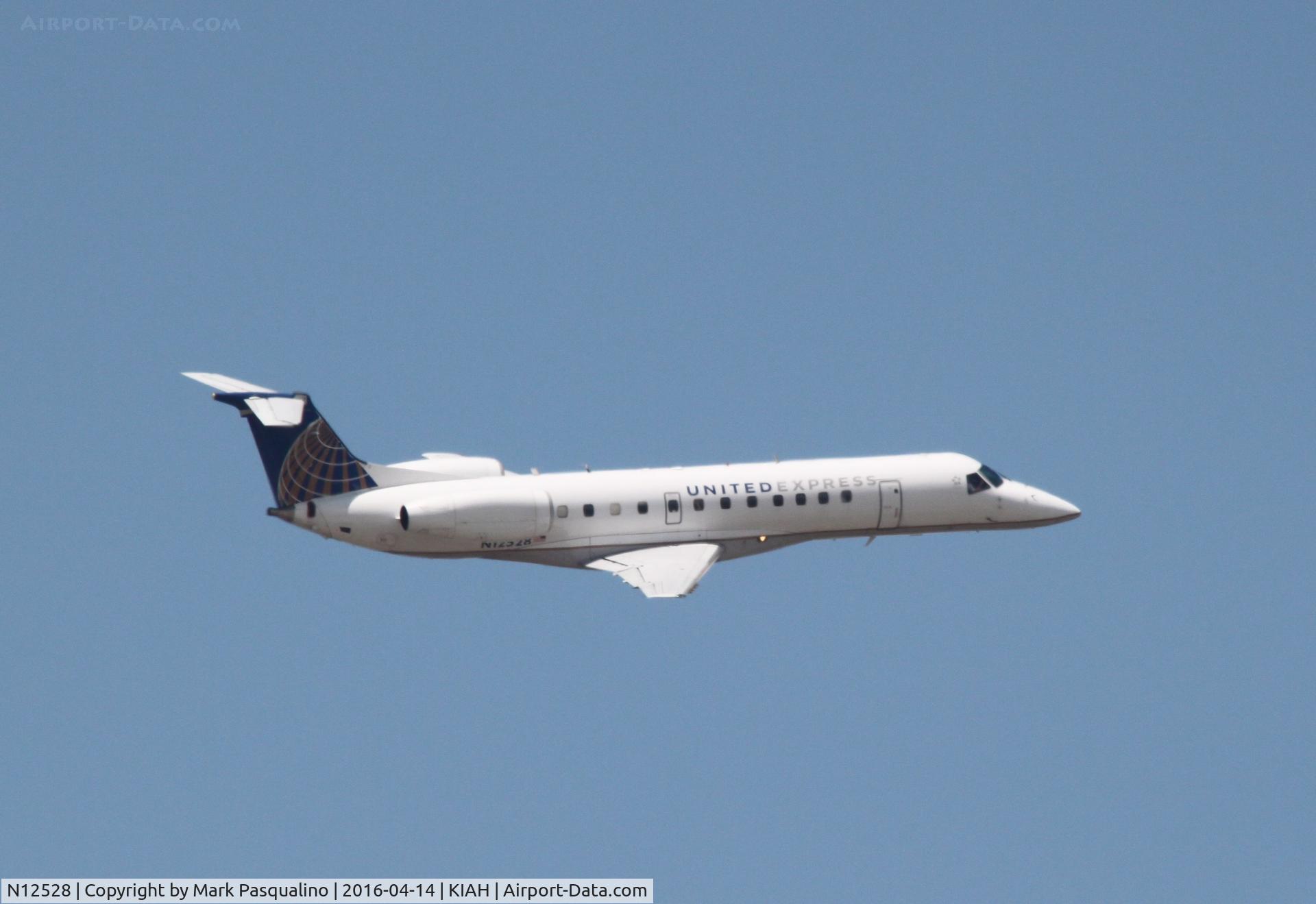 N12528, 2001 Embraer ERJ-135LR (EMB-135LR) C/N 145504, EMB-135LR