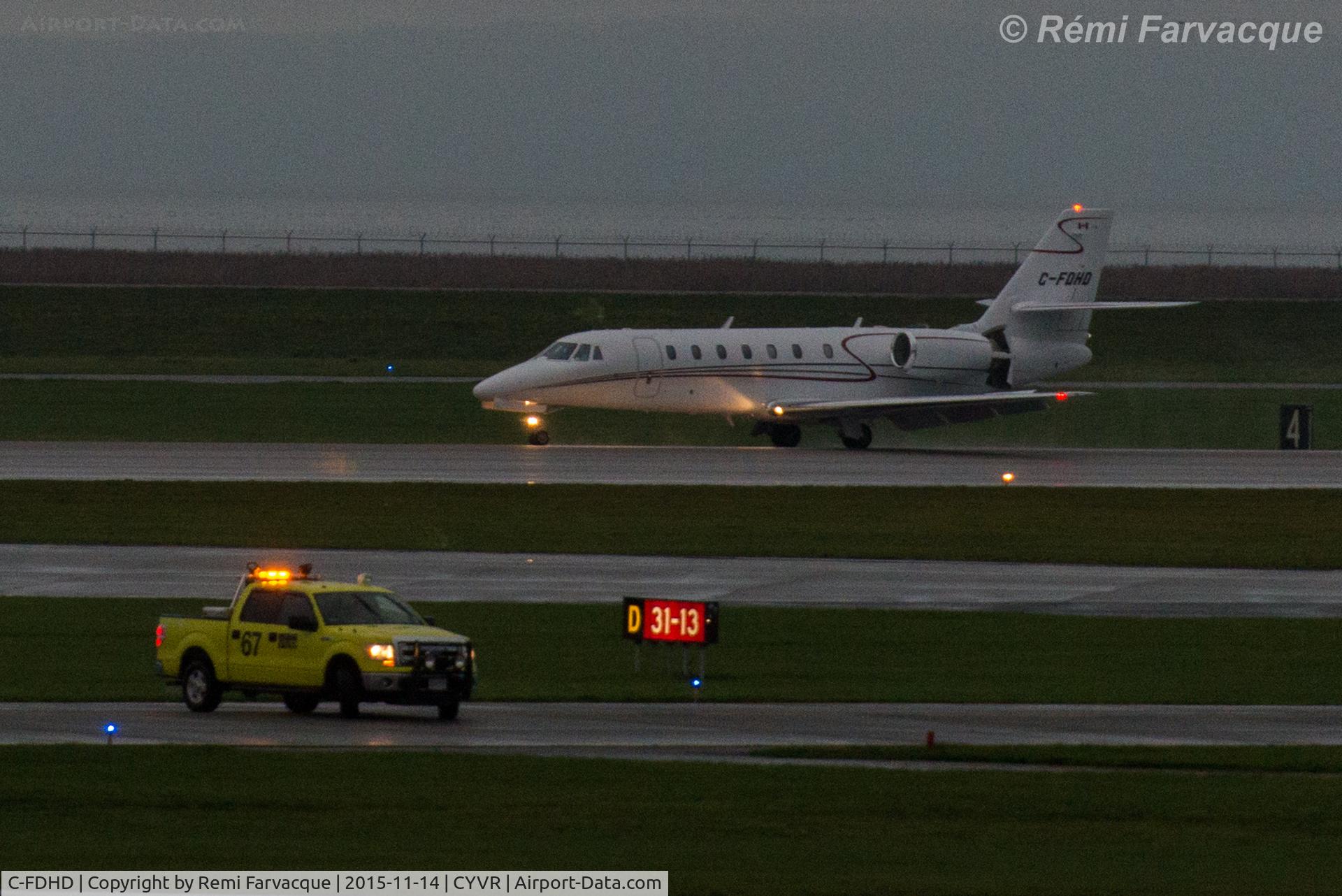 C-FDHD, 2005 Cessna 680 Citation Sovereign C/N 680-0032, Landing on south runway.