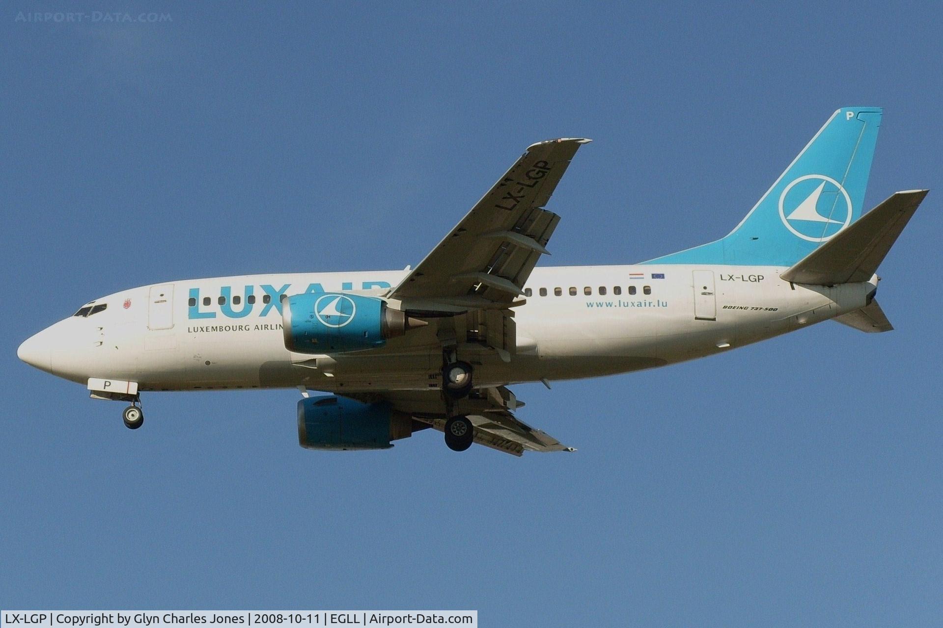 LX-LGP, 1993 Boeing 737-5C9 C/N 26439, On finals to runway 27L operating flight LG4403 from Luxembourg. On 25th October 2008 Luxair ceased operations at Heathrow after well over 40 years of continuous service and transferred all flights to London City (LCY/EGLC).