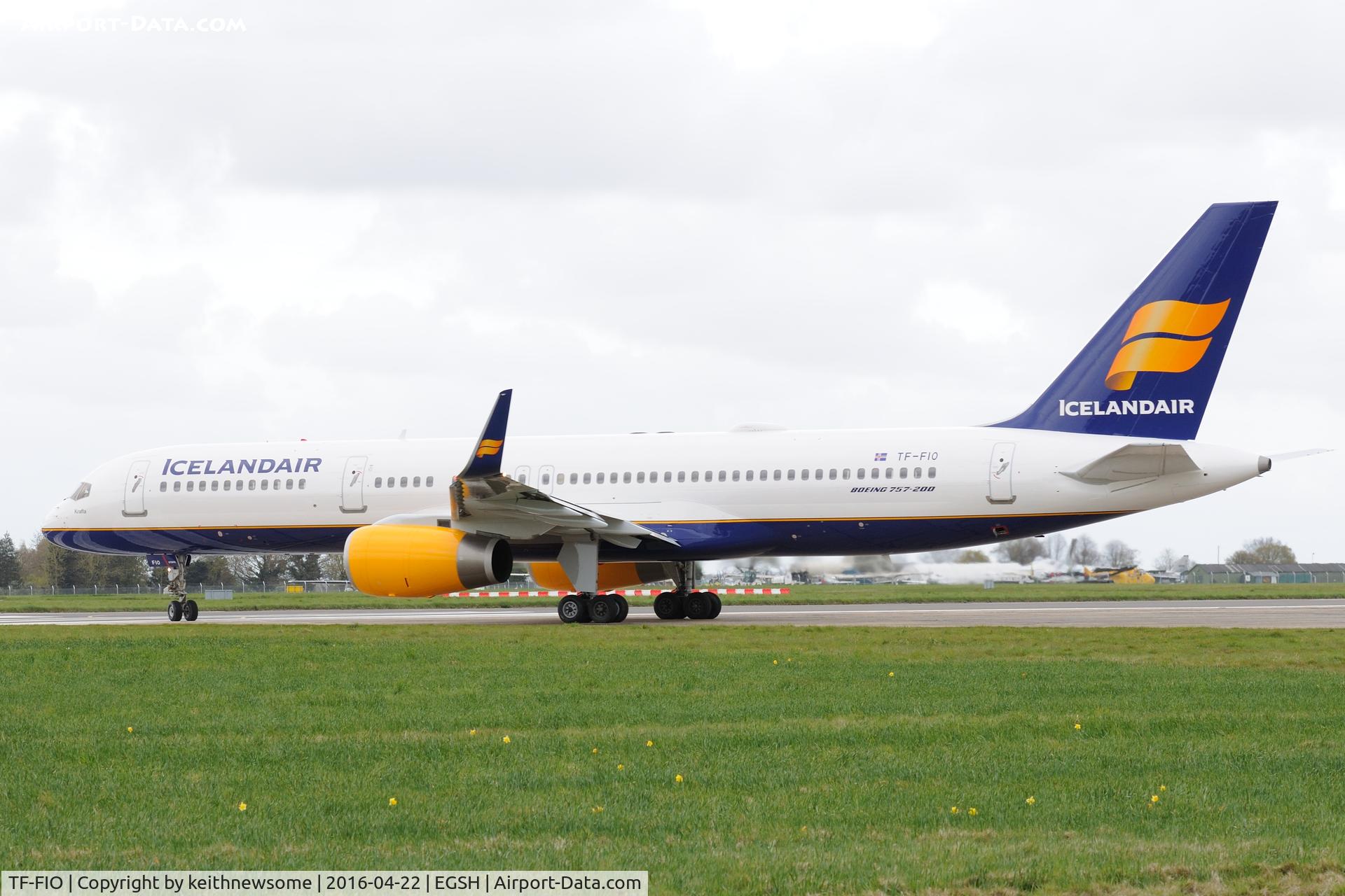TF-FIO, 1999 Boeing 757-208 C/N 29436, Leaving following paint work.