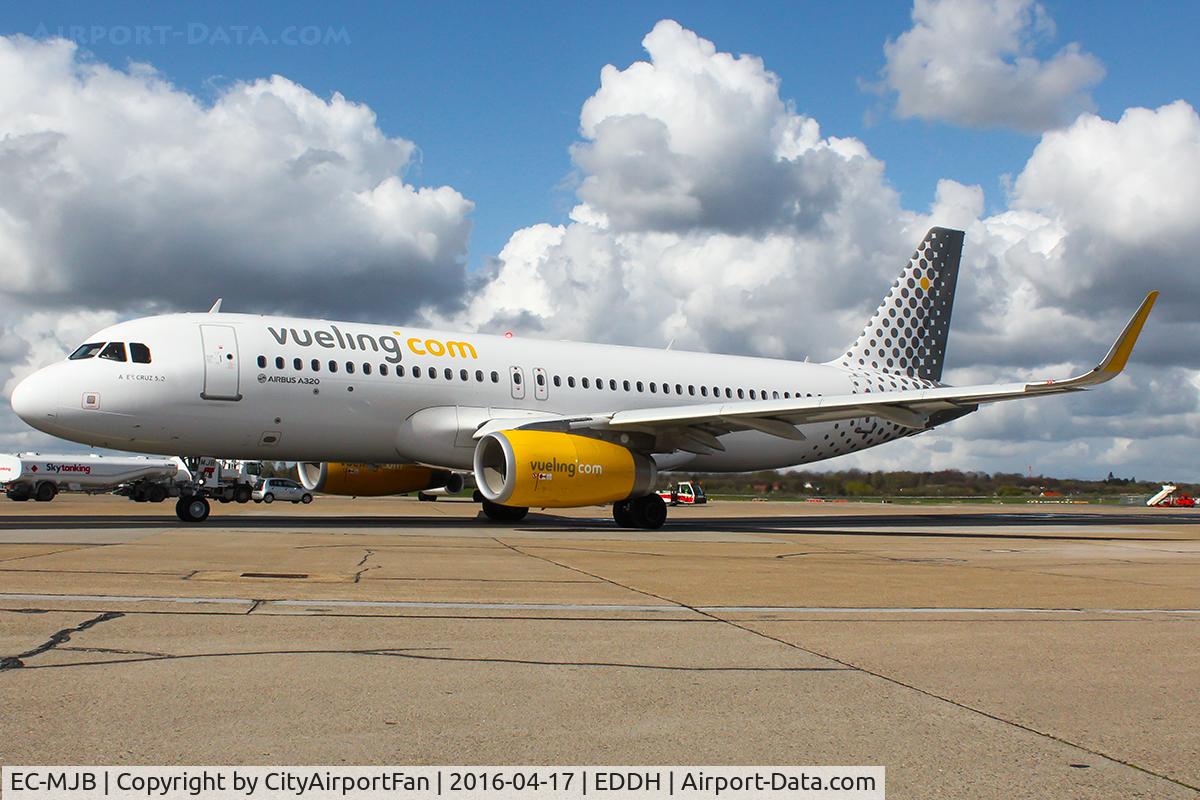 EC-MJB, 2015 Airbus A320-232 C/N 6883, Vueling (VLG/VY)