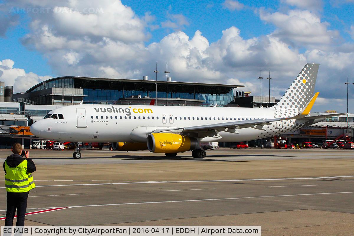 EC-MJB, 2015 Airbus A320-232 C/N 6883, Vueling (VLG/VY)