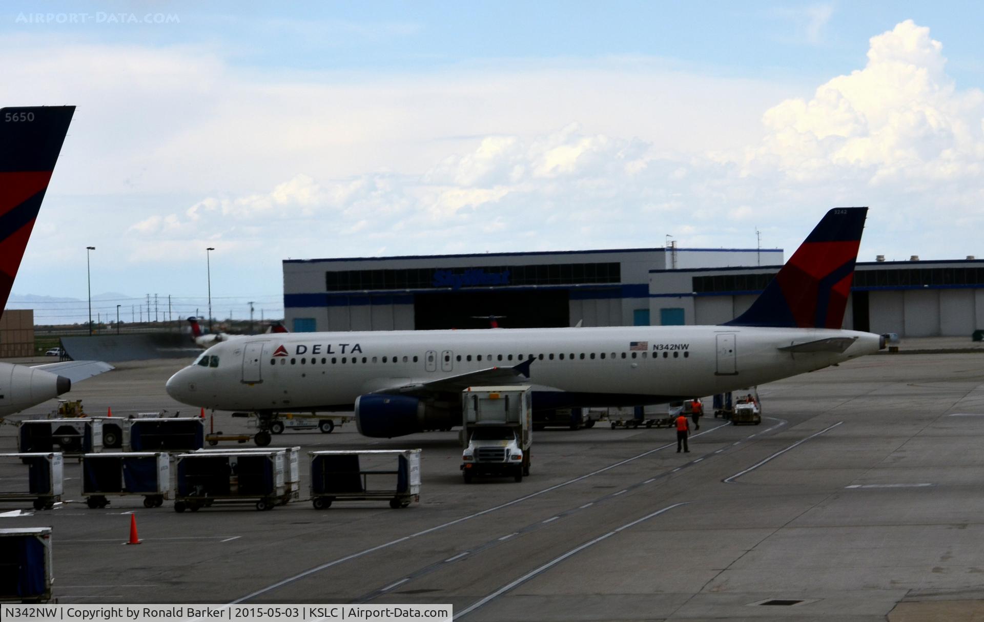 N342NW, 1993 Airbus A320-212 C/N 381, Taxi SLC