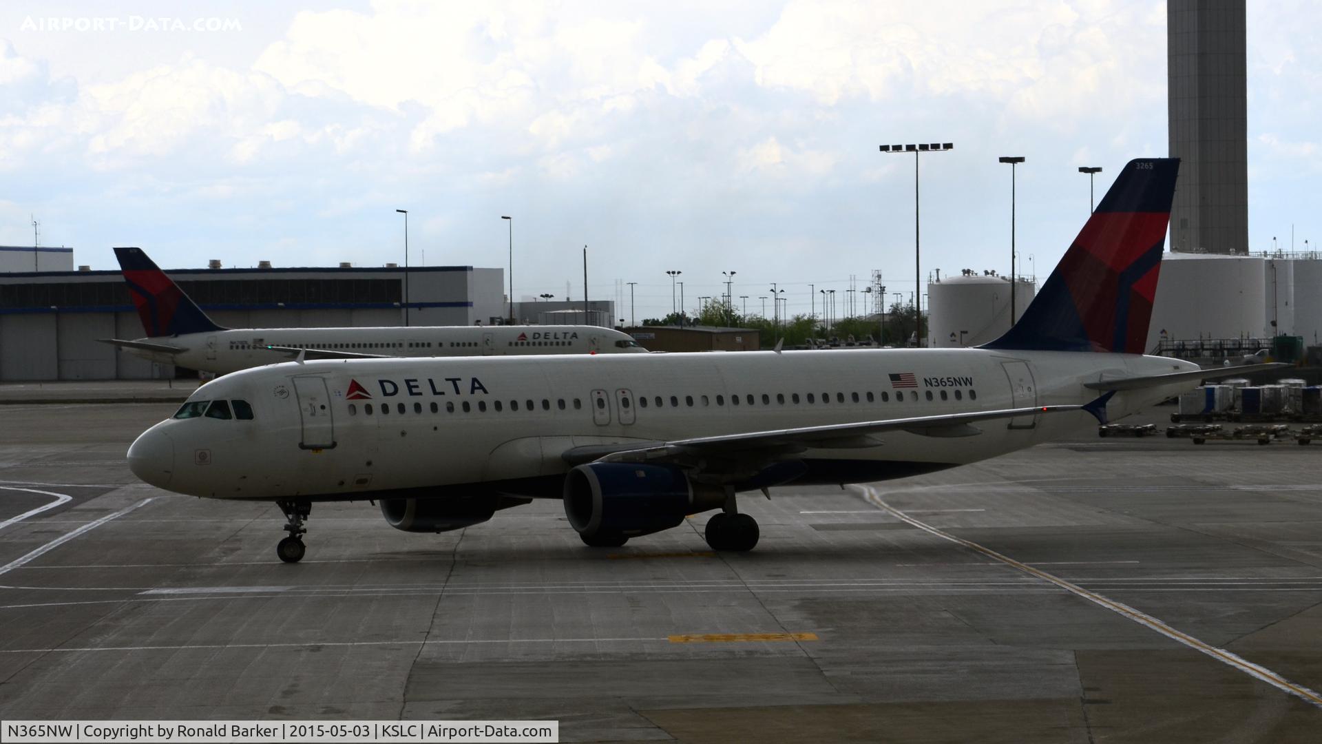N365NW, 1999 Airbus A320-212 C/N 0964, Taxi SLC