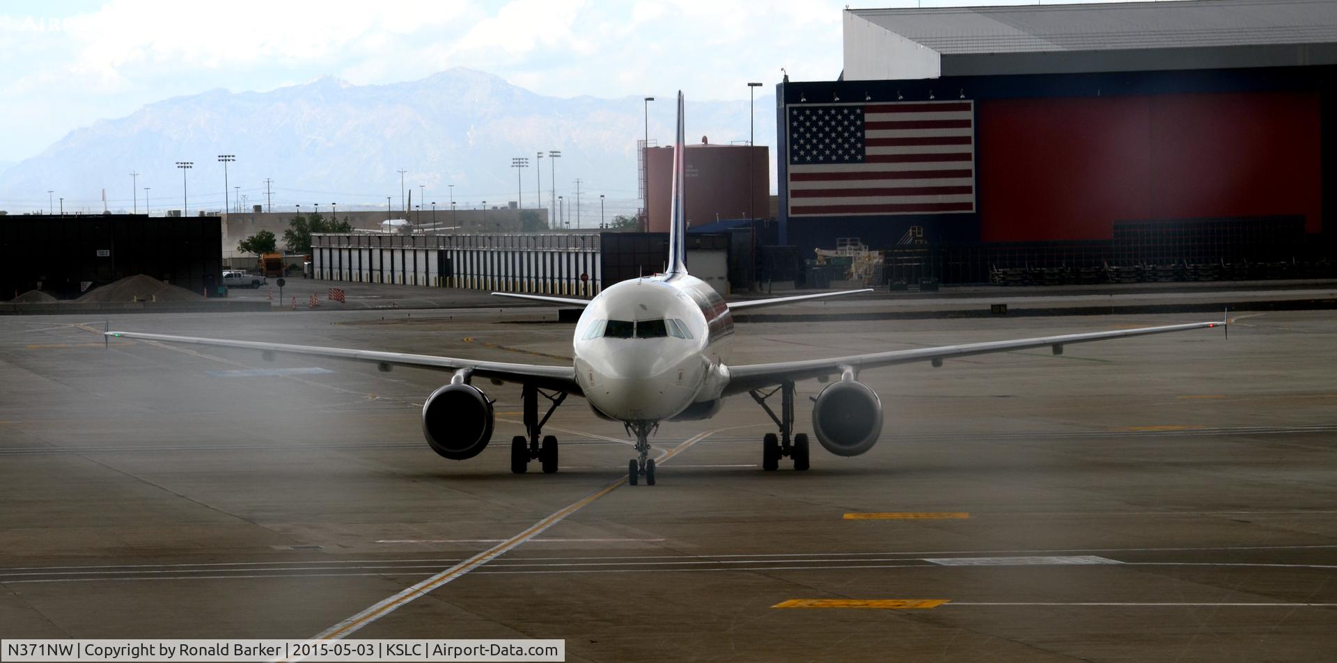 N371NW, 2001 Airbus A320-212 C/N 1535, Taxi SLC