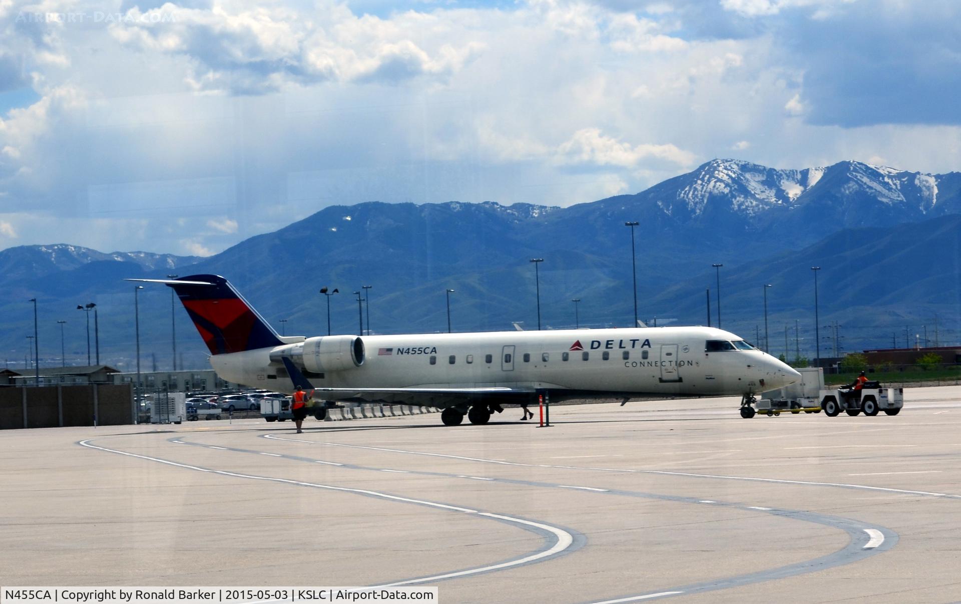 N455CA, 2002 Bombardier CRJ-200ER (CL-600-2B19) C/N 7592, Pushback SLC