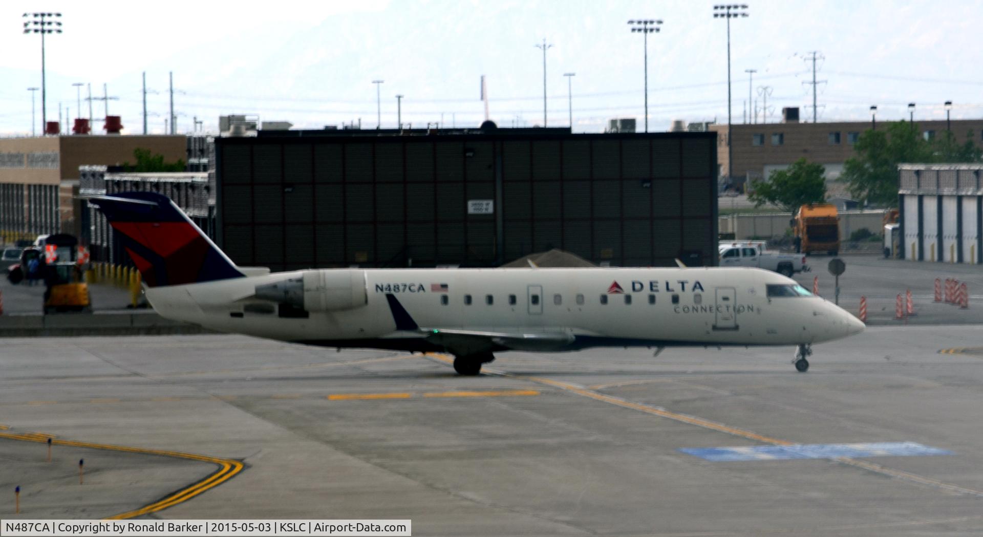 N487CA, 2002 Bombardier CRJ-200ER (CL-600-2B19) C/N 7729, Taxi SLC
