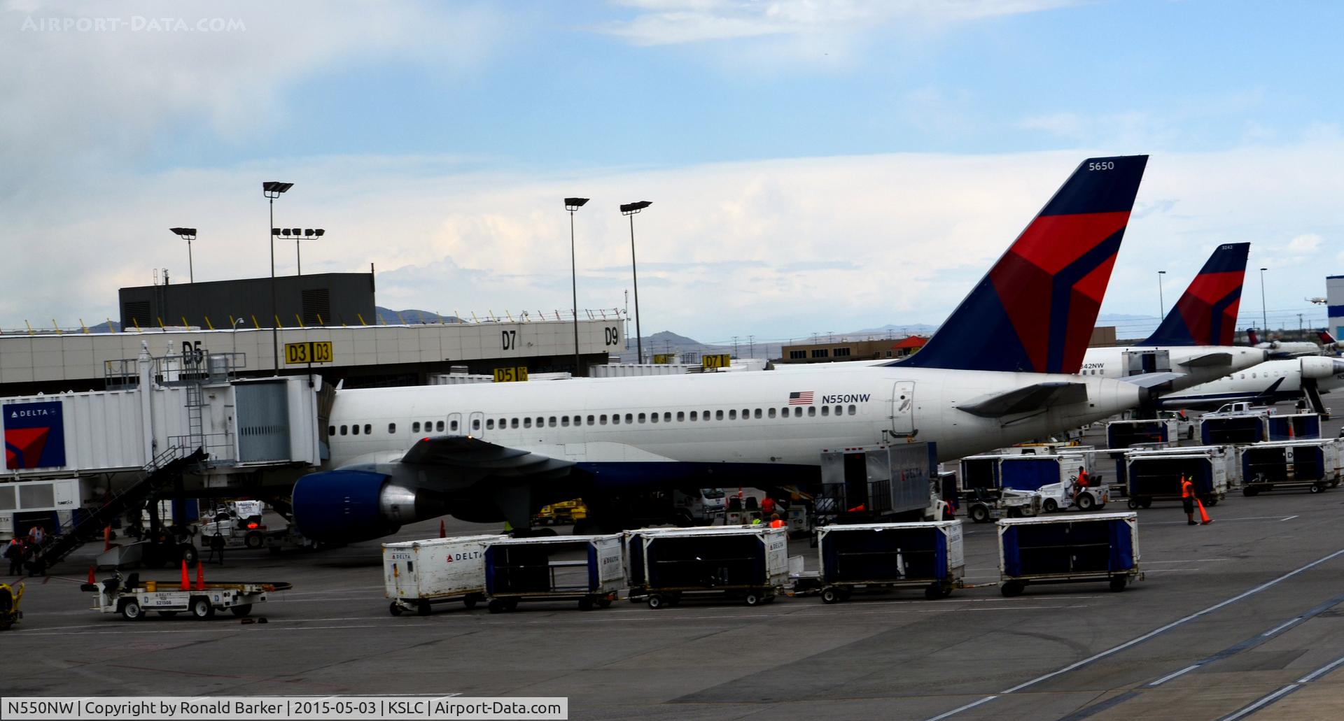 N550NW, 2001 Boeing 757-251 C/N 26497, Gate D3 SLC