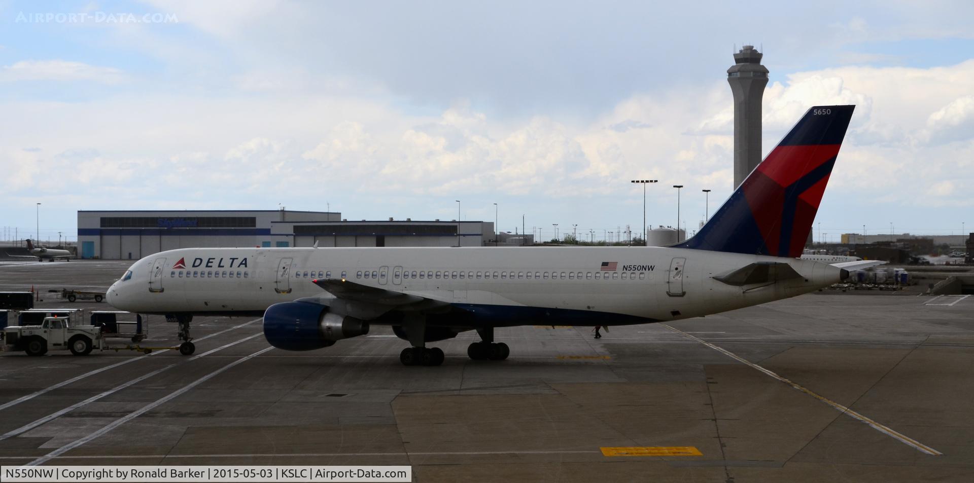 N550NW, 2001 Boeing 757-251 C/N 26497, Pushback SLC