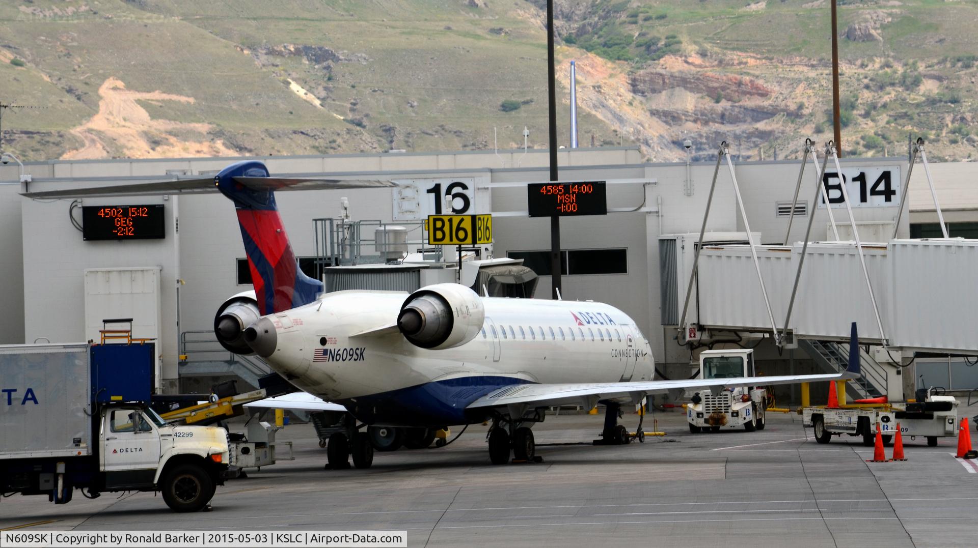 N609SK, 2002 Bombardier CRJ-701 (CL-600-2C10) Regional Jet C/N 10020, Gate B16 SLC