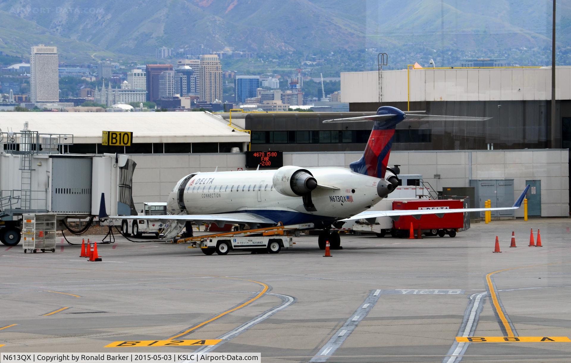 N613QX, 2002 Bombardier CRJ-701 (CL-600-2C10) Regional Jet C/N 10045, Gate B10 SLC
