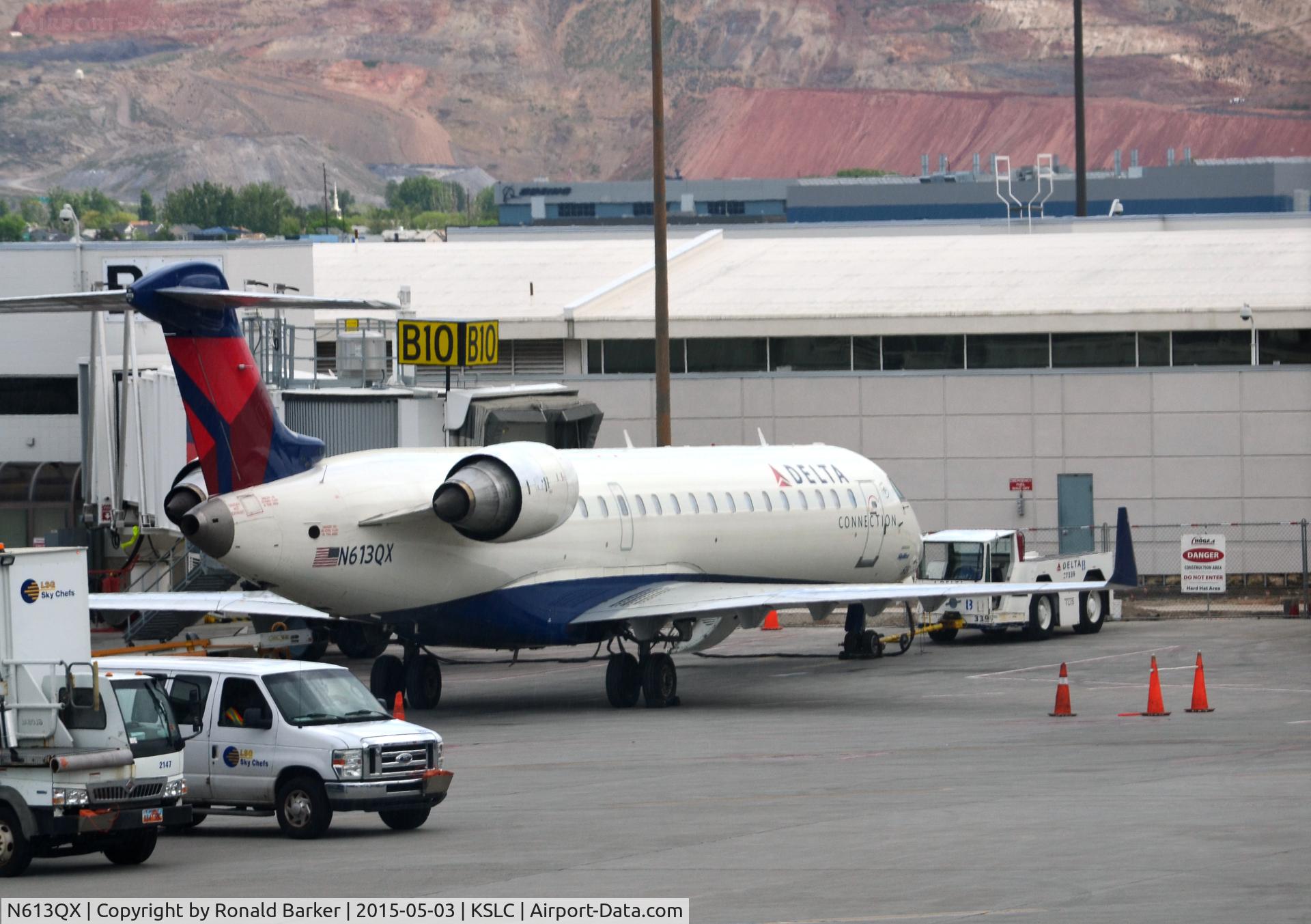 N613QX, 2002 Bombardier CRJ-701 (CL-600-2C10) Regional Jet C/N 10045, Gate B10 SLC