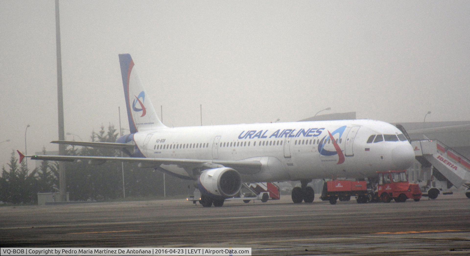 VQ-BOB, 2003 Airbus A321-211 C/N 1905, Foronda - Vitoria-Gasteiz - España
En la niebla