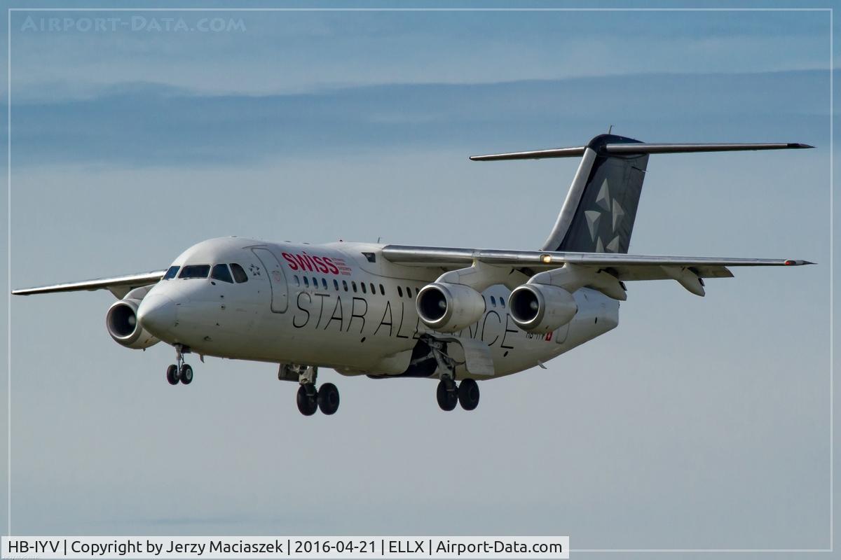 HB-IYV, 2000 British Aerospace Avro 146-RJ100 C/N E3377, British Aerospace Avro 146-RJ100
