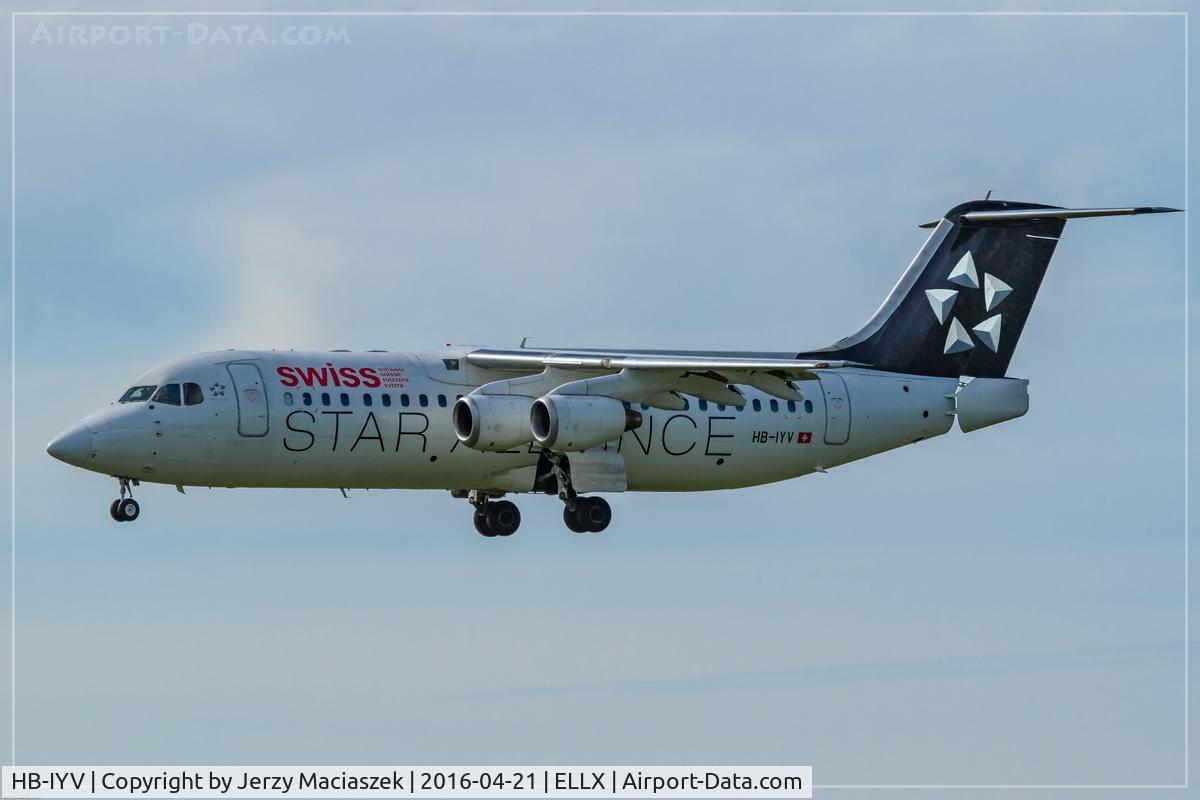 HB-IYV, 2000 British Aerospace Avro 146-RJ100 C/N E3377, British Aerospace Avro 146-RJ100