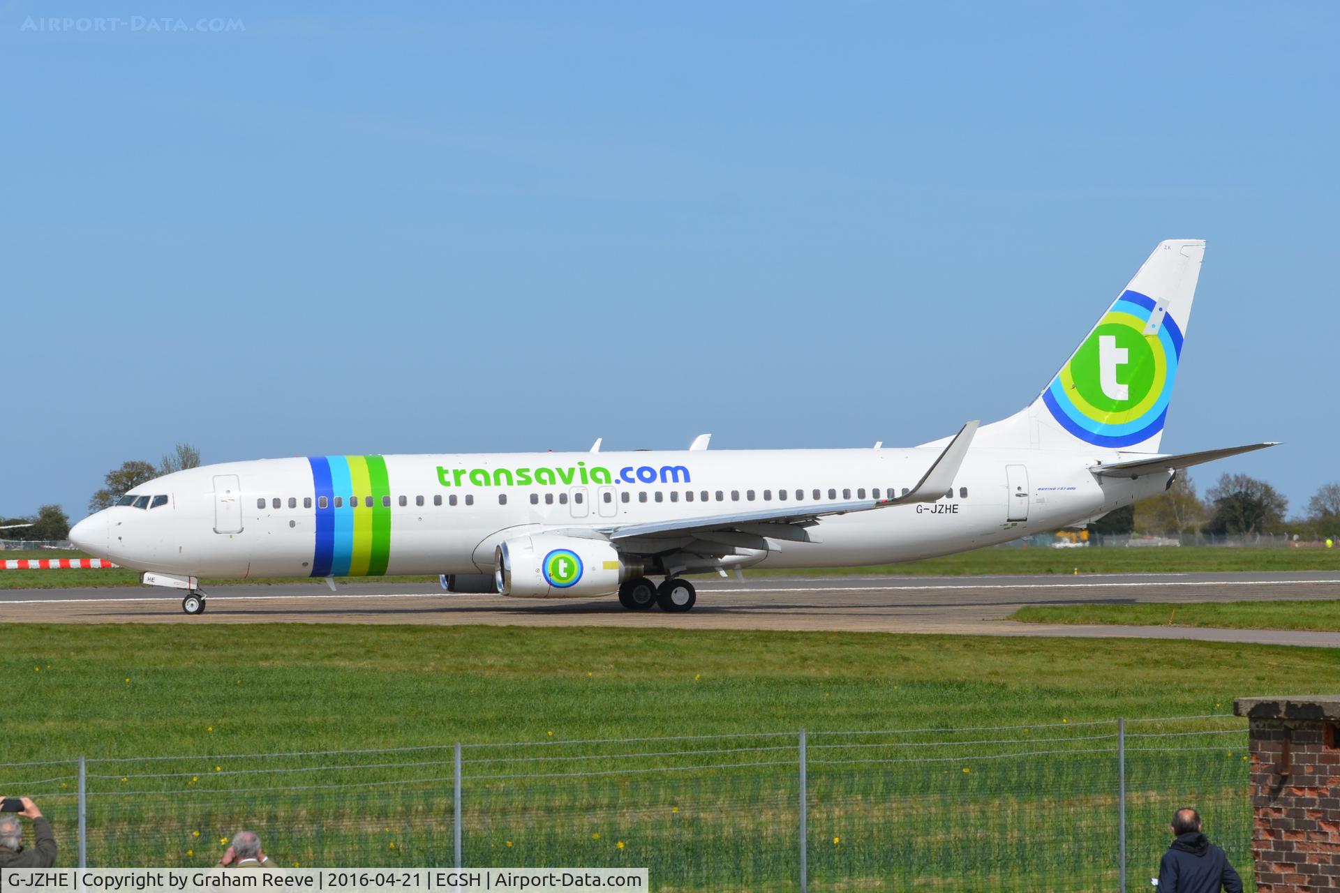 G-JZHE, 2000 Boeing 737-8K2 C/N 30390, About to depart from Norwich.
