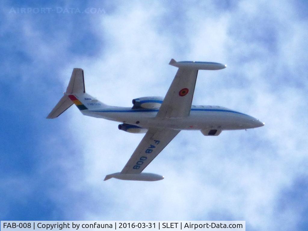 FAB-008, Learjet 25D C/N 192, Leaving SLET