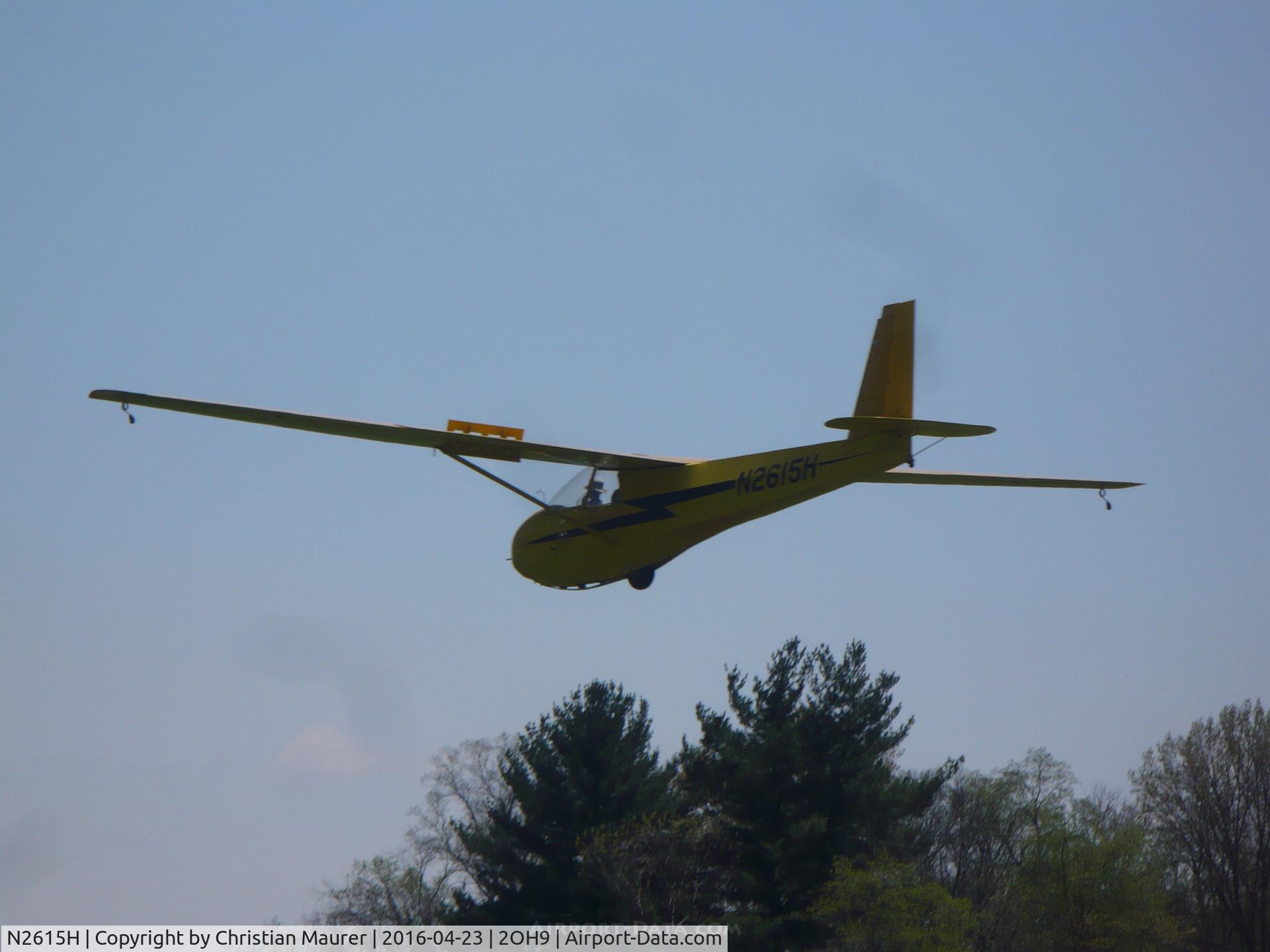 N2615H, 1976 Schweizer SGS 2-33A C/N 435, SGS 2-33A On Final Approach