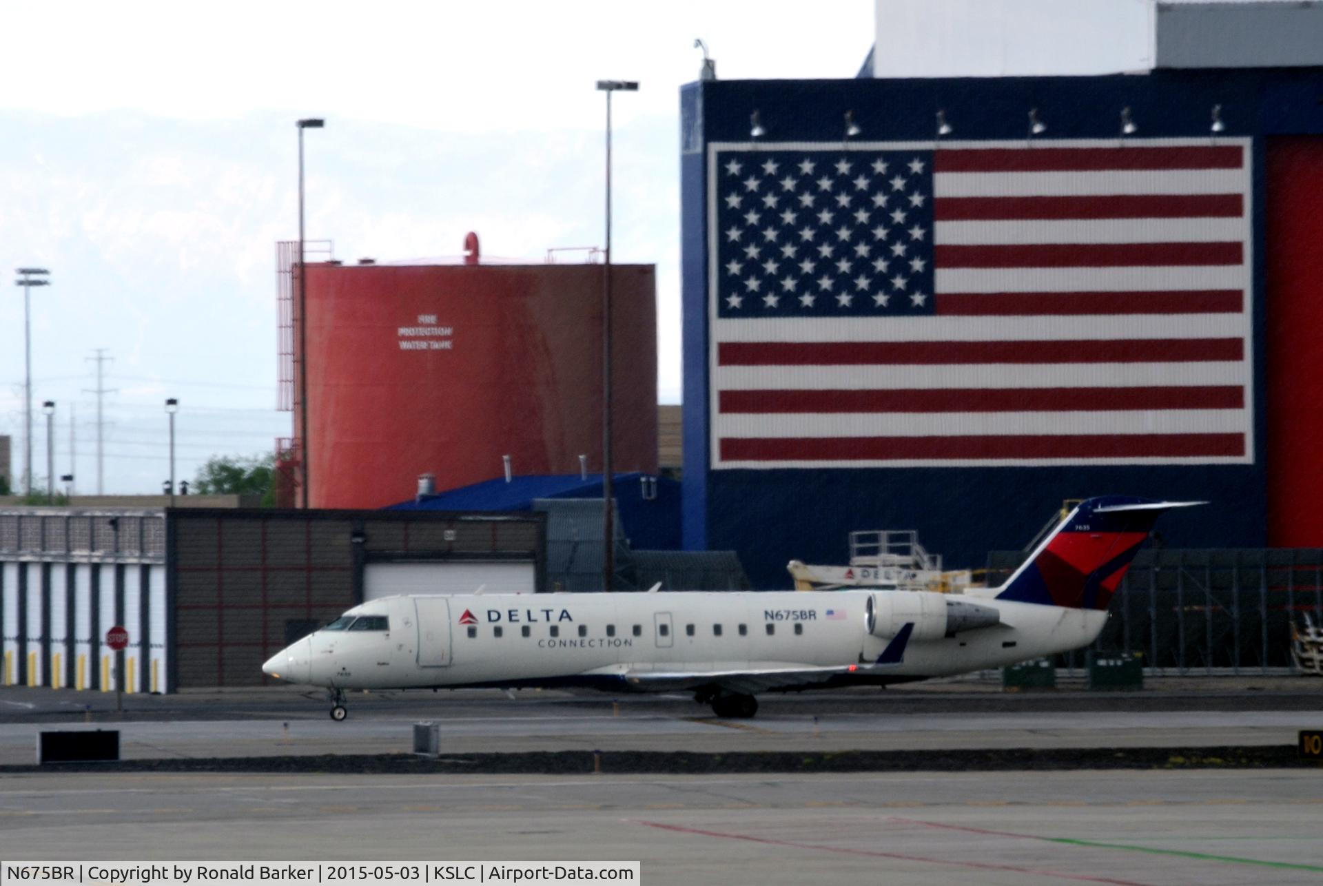 N675BR, 2002 Bombardier CRJ-200ER (CL-600-2B19) C/N 7635, Taxi SLC