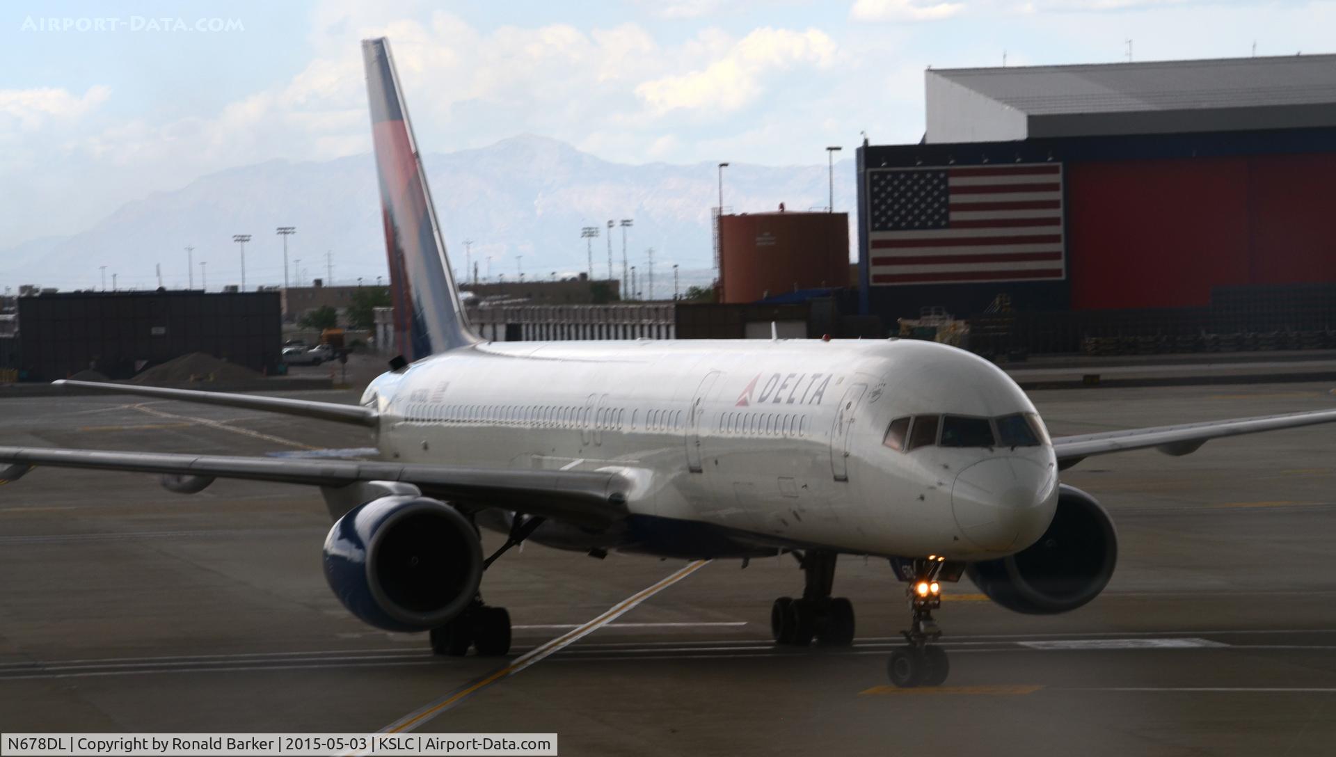 N678DL, 1998 Boeing 757-232 C/N 25983, Taxi SLC