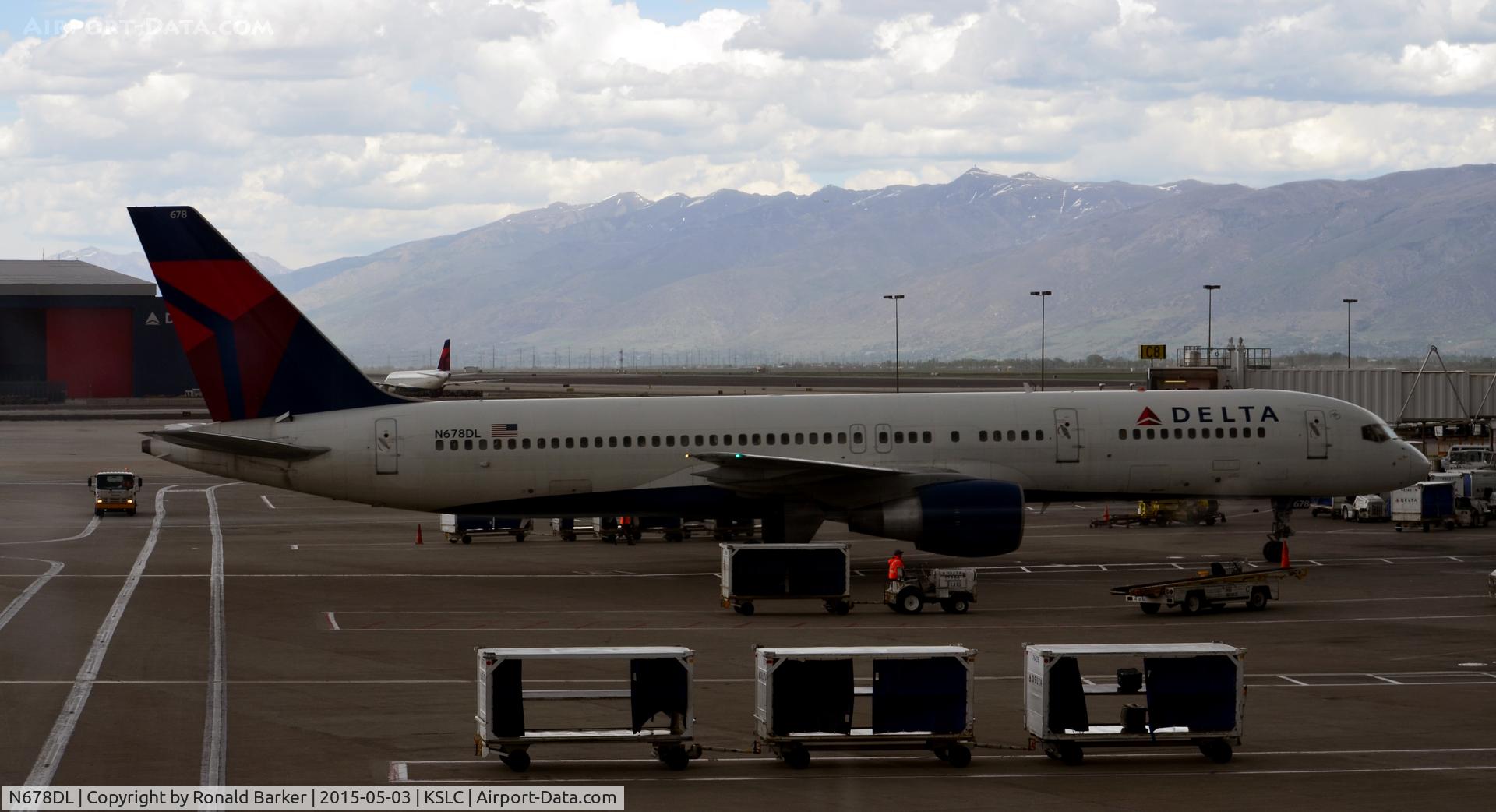 N678DL, 1998 Boeing 757-232 C/N 25983, Taxi SLC