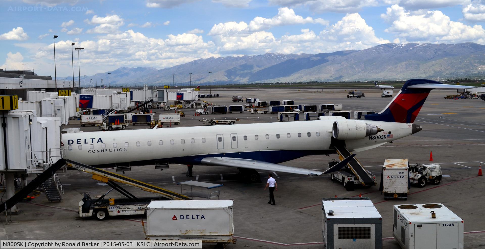 N800SK, 2006 Bombardier CRJ-900ER (CL-600-2D24) C/N 15060, At the gate SLC