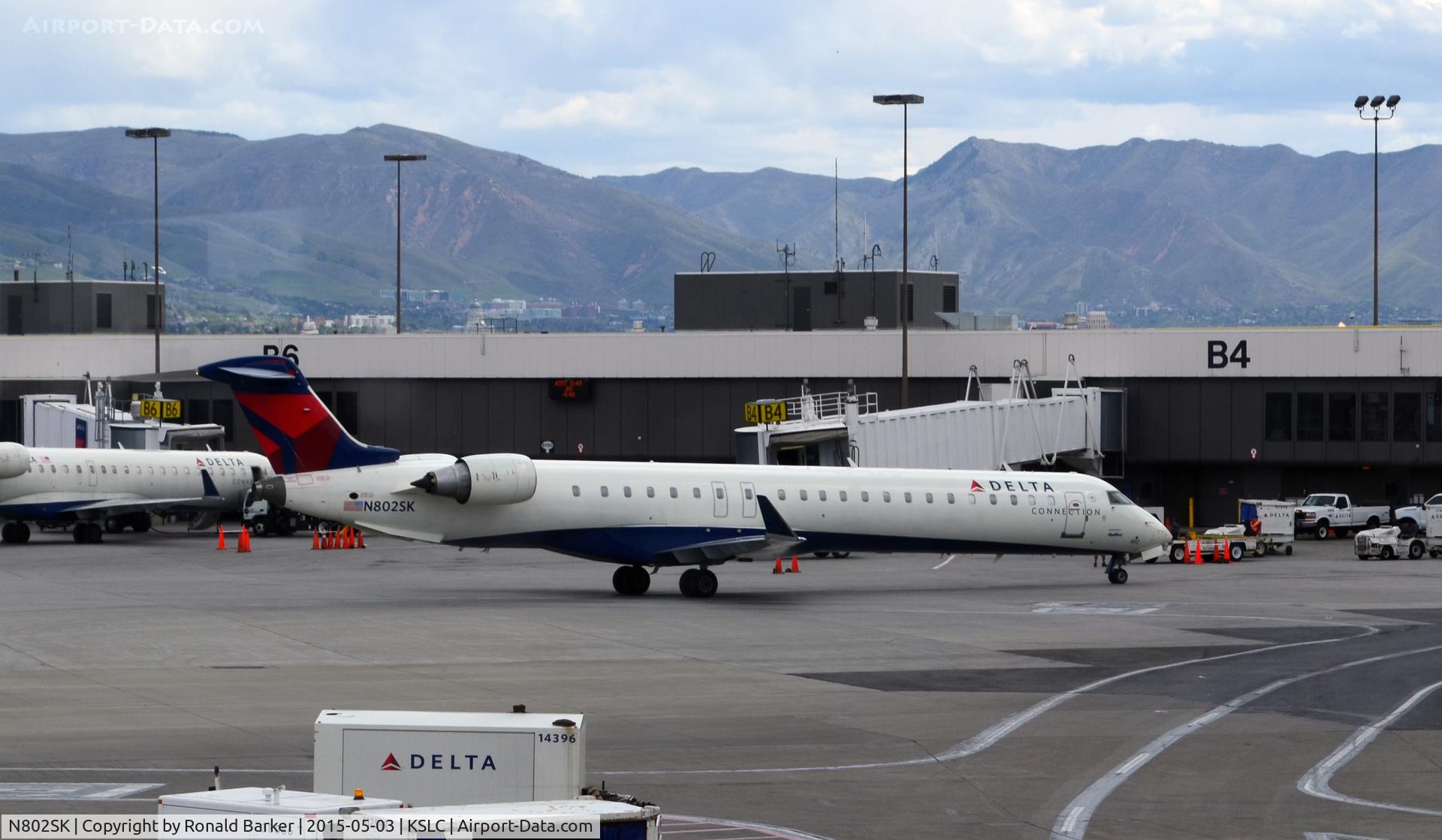 N802SK, 2006 Canadair CL-600-2D24 Regional Jet CRJ-900 C/N 15061, Taxi SLC