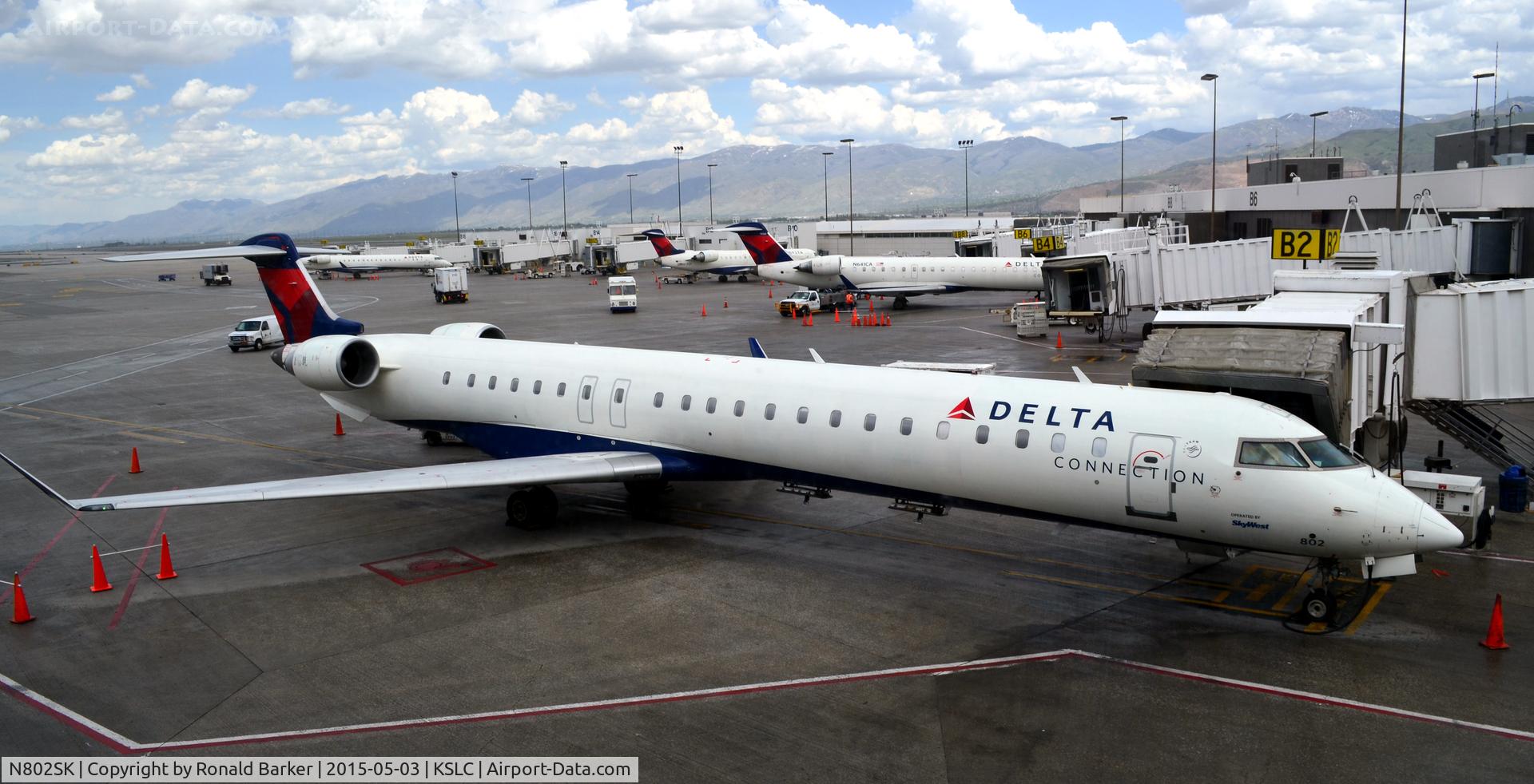 N802SK, 2006 Canadair CL-600-2D24 Regional Jet CRJ-900 C/N 15061, Gate B2 SLC