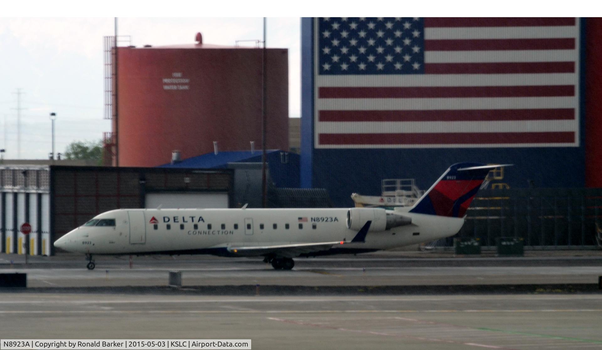 N8923A, 2004 Canadair CRJ-440 (CL-600-2B19) Regional Jet C/N 7923, Taxi SLC