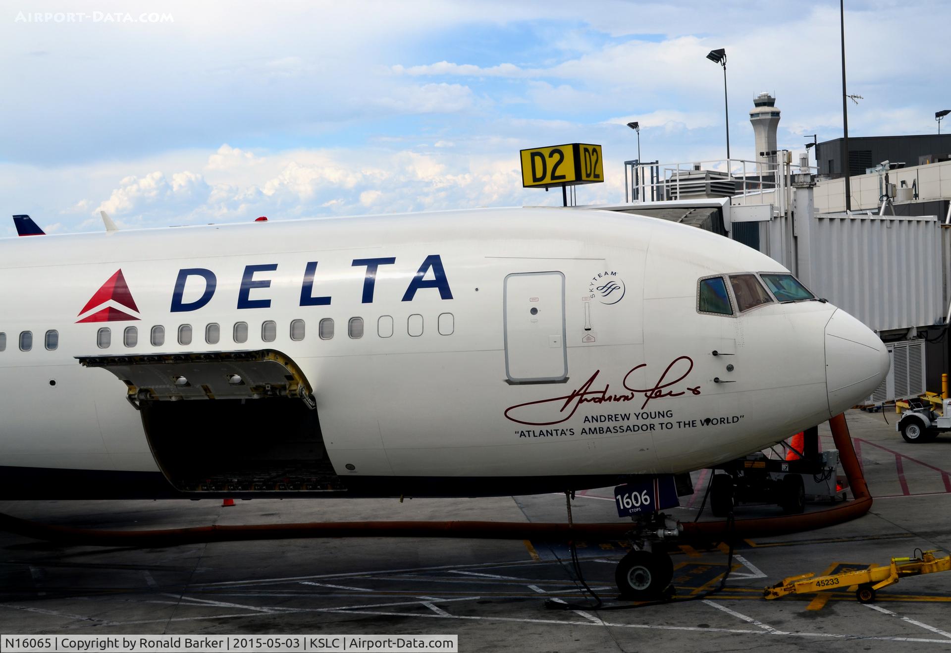 N16065, 1999 Boeing 767-332 C/N 30199, At the gate D2, SLC