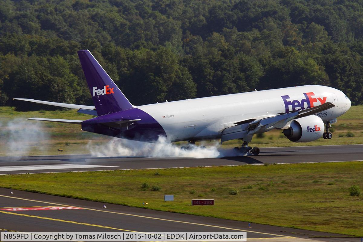 N859FD, 2013 Boeing 777-FS2 C/N 37730, Impressive touch down