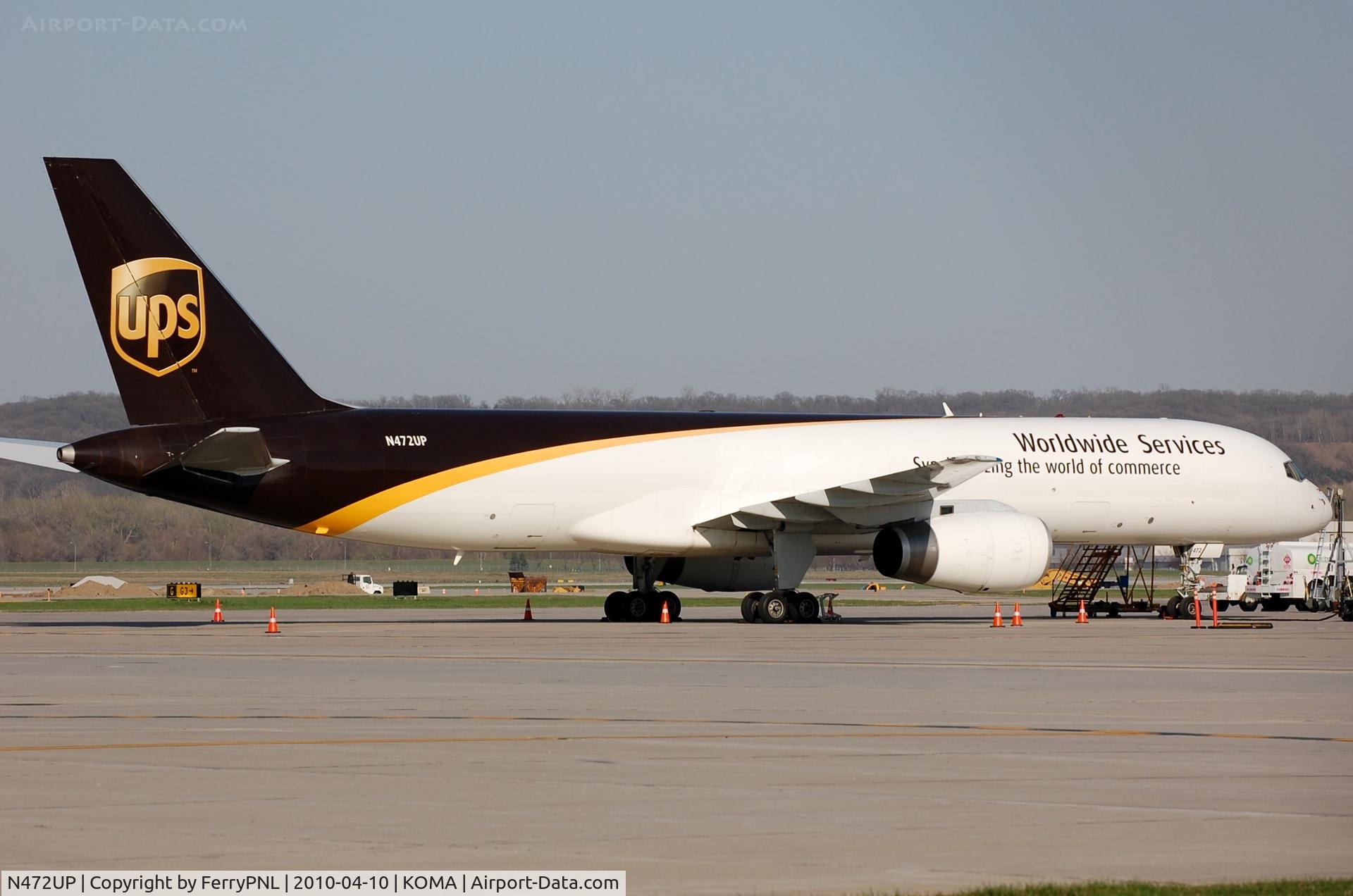 N472UP, 1998 Boeing 757-24APF C/N 28843, UPS B752F awaiting its packages.