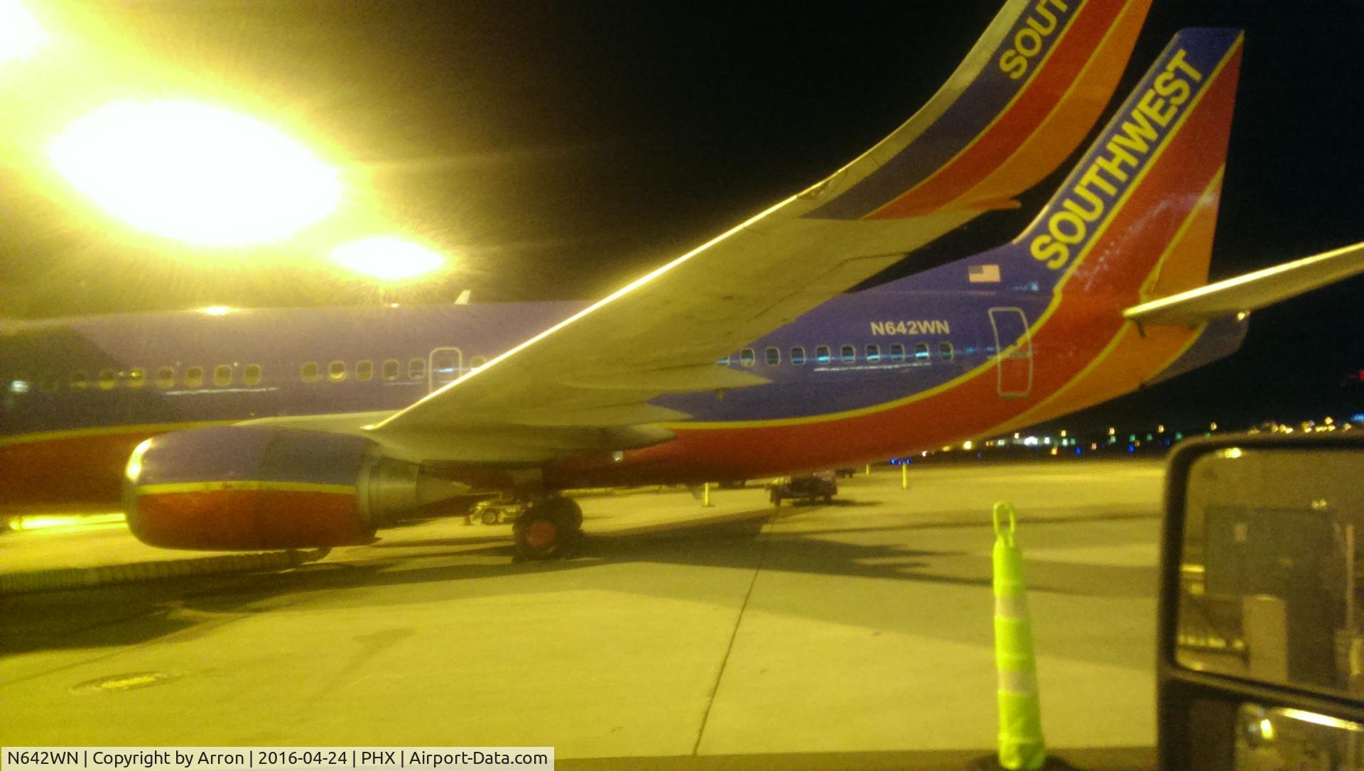 N642WN, 1997 Boeing 737-3H4 C/N 27715, Beautiful aircraft up close.