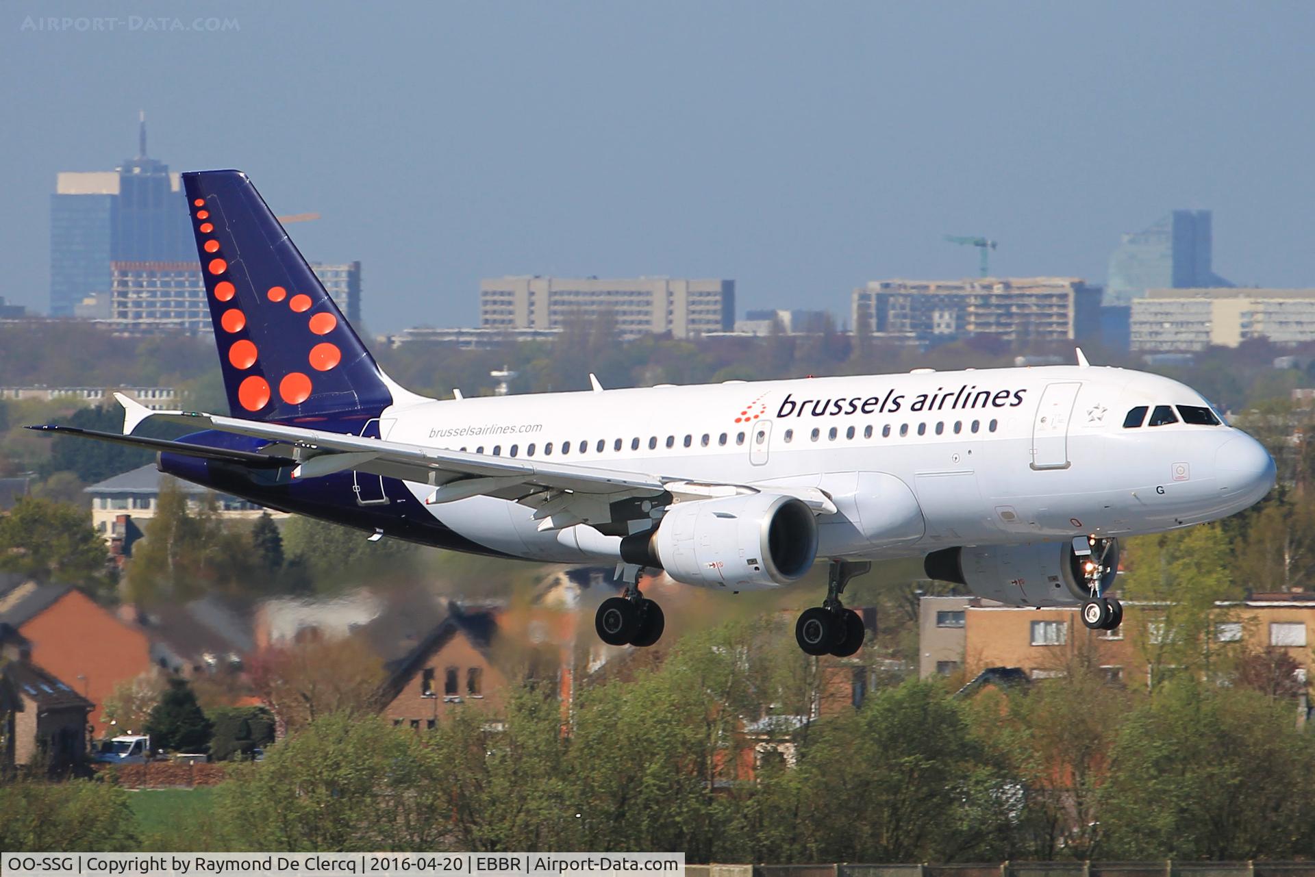OO-SSG, 2000 Airbus A319-112 C/N 1160, Landing on rwy 01.