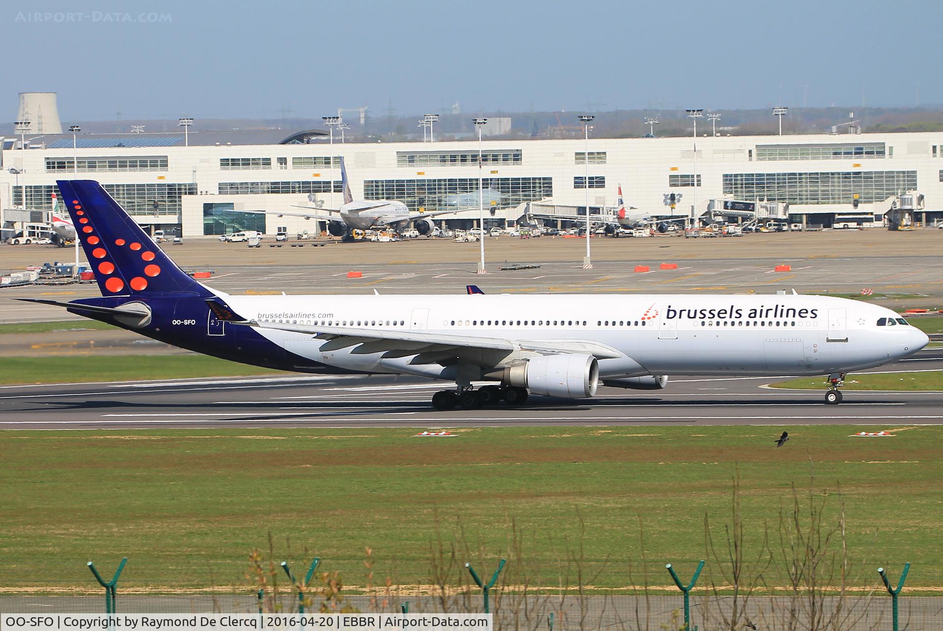 OO-SFO, 1994 Airbus A330-301 C/N 045, Take off on rwy 07R.