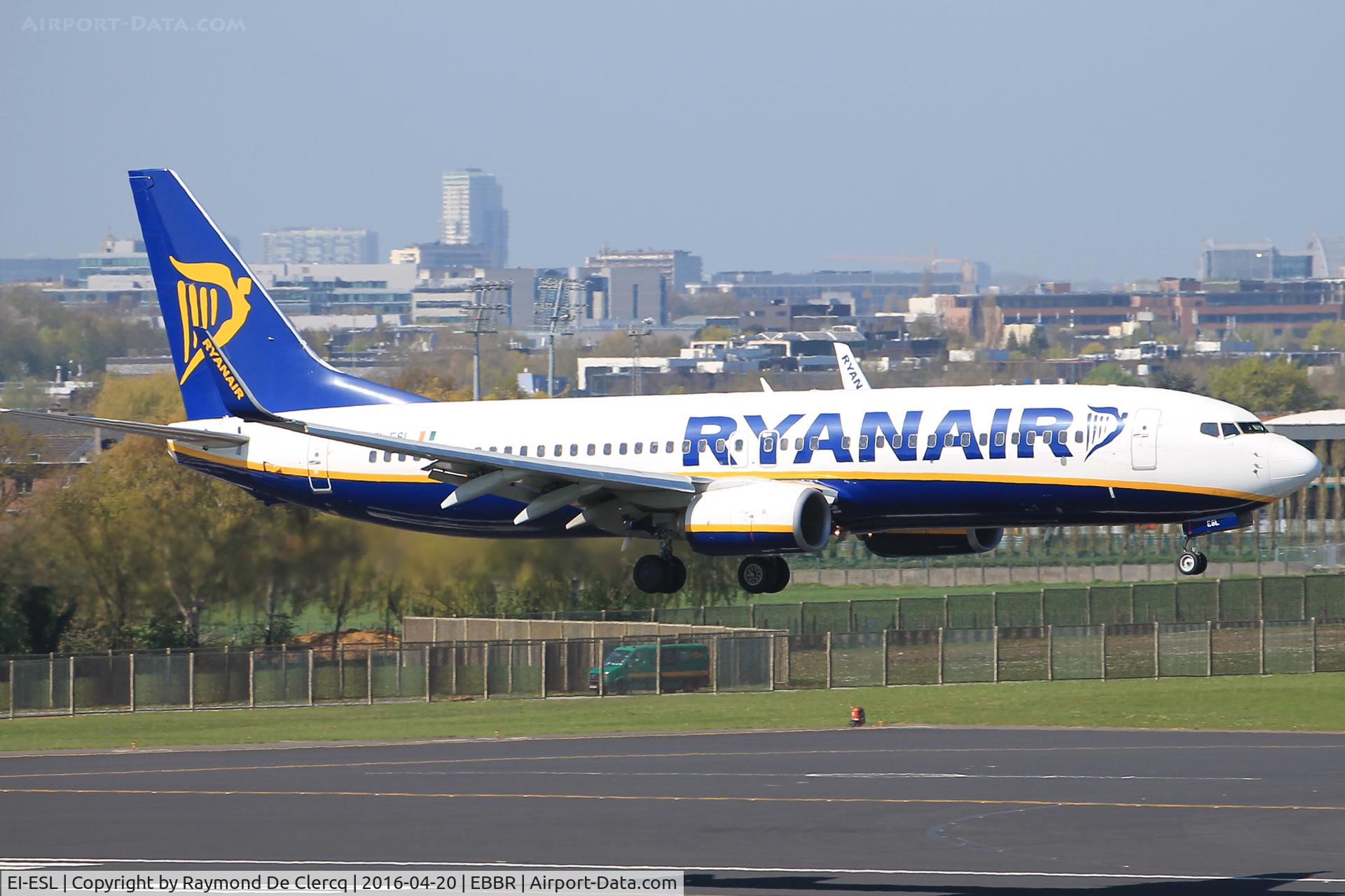 EI-ESL, 2011 Boeing 737-8AS C/N 34988, Landing on rwy 01.