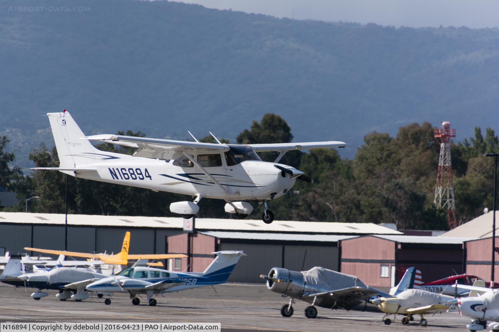 N16894, 2007 Cessna 172S C/N 172S10615, N16894 Landing at Palo Alto Airport