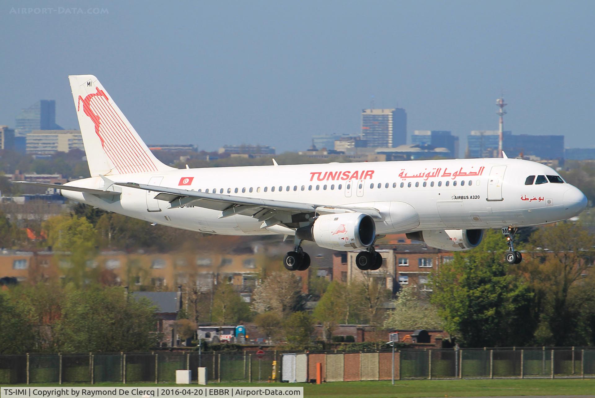 TS-IMI, 1994 Airbus A320-211 C/N 0511, Landing on rwy 01.