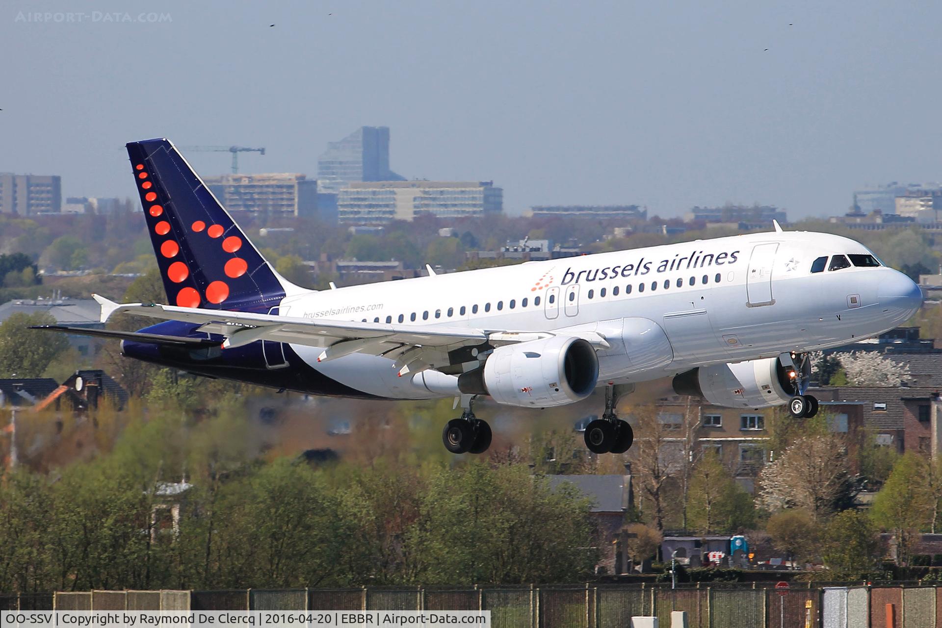 OO-SSV, 2004 Airbus A319-111 C/N 2196, Landing on rwy 01.